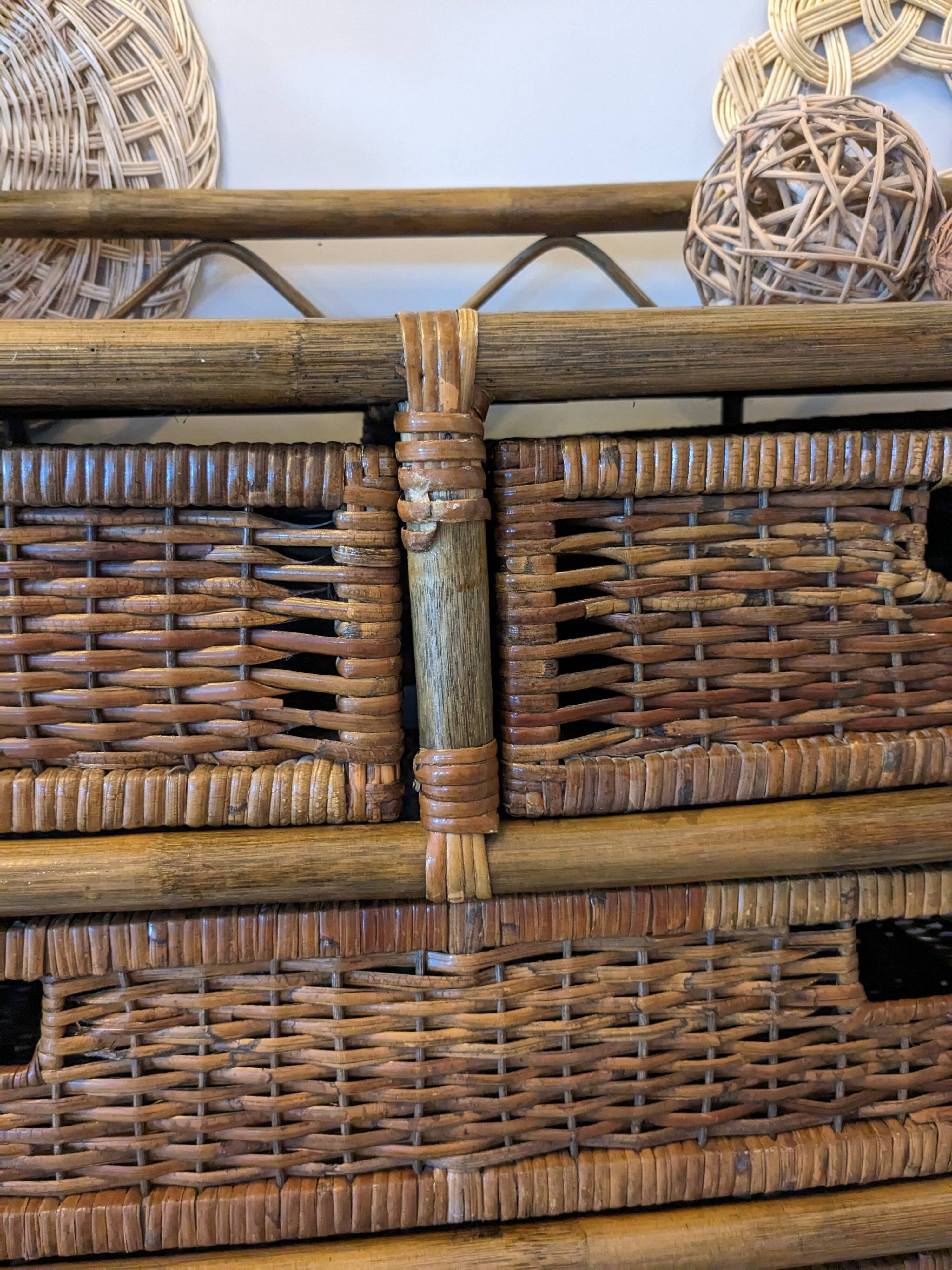 Commode vintage en rotin et osier