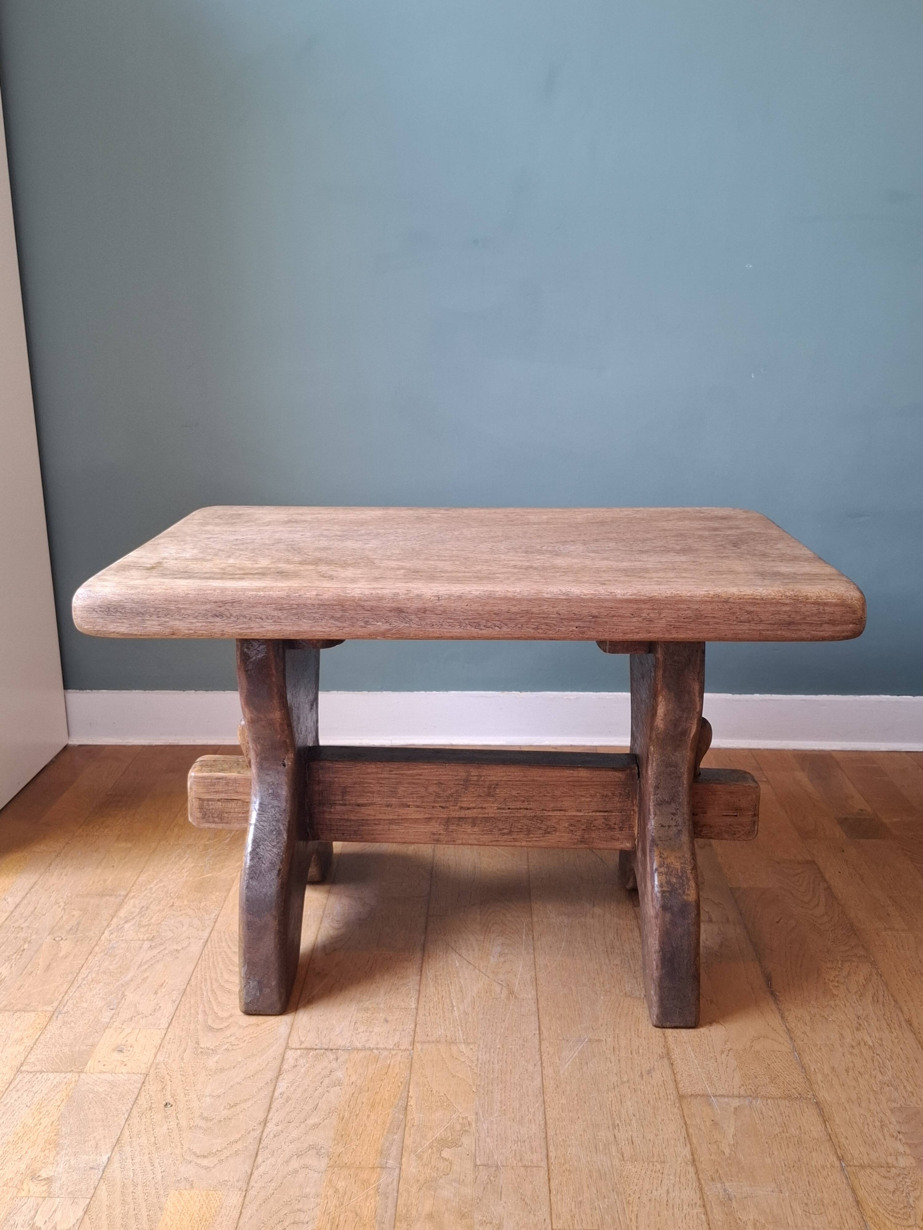 Table basse brutaliste
