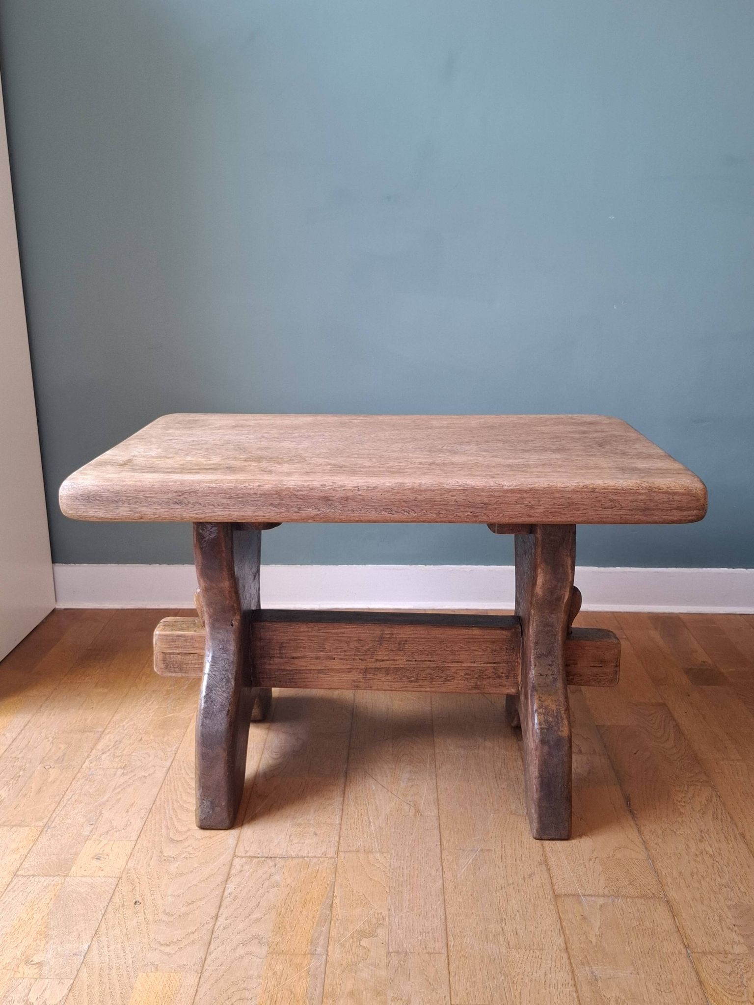 Table basse brutaliste