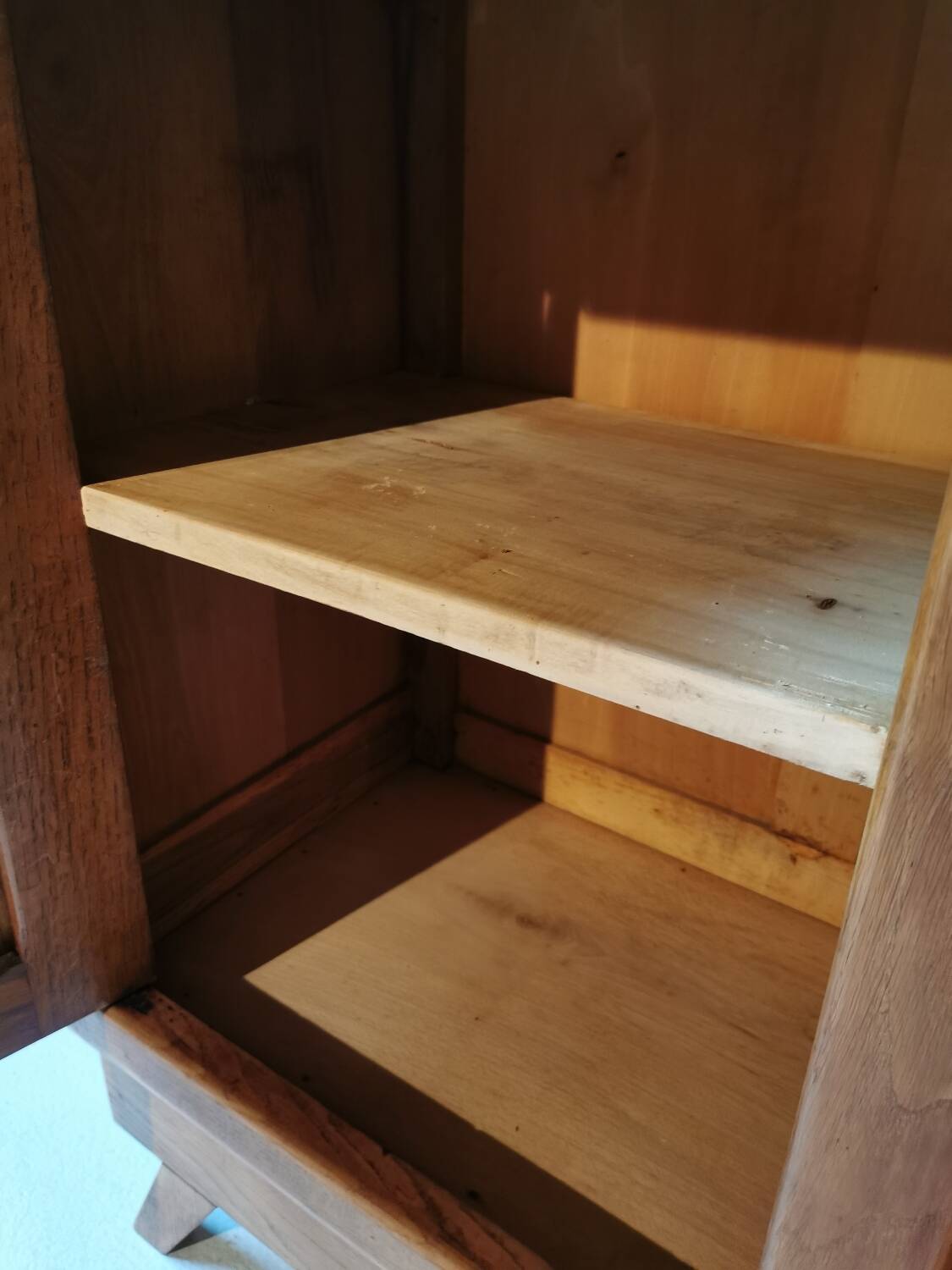 Compass feet sideboard