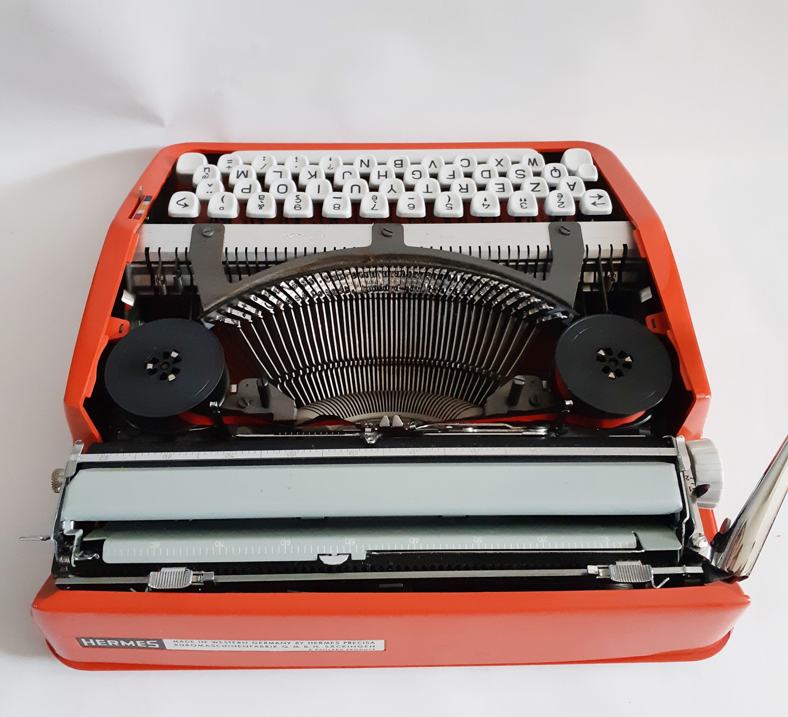 Hermes Baby orange typewriter, portable, functional