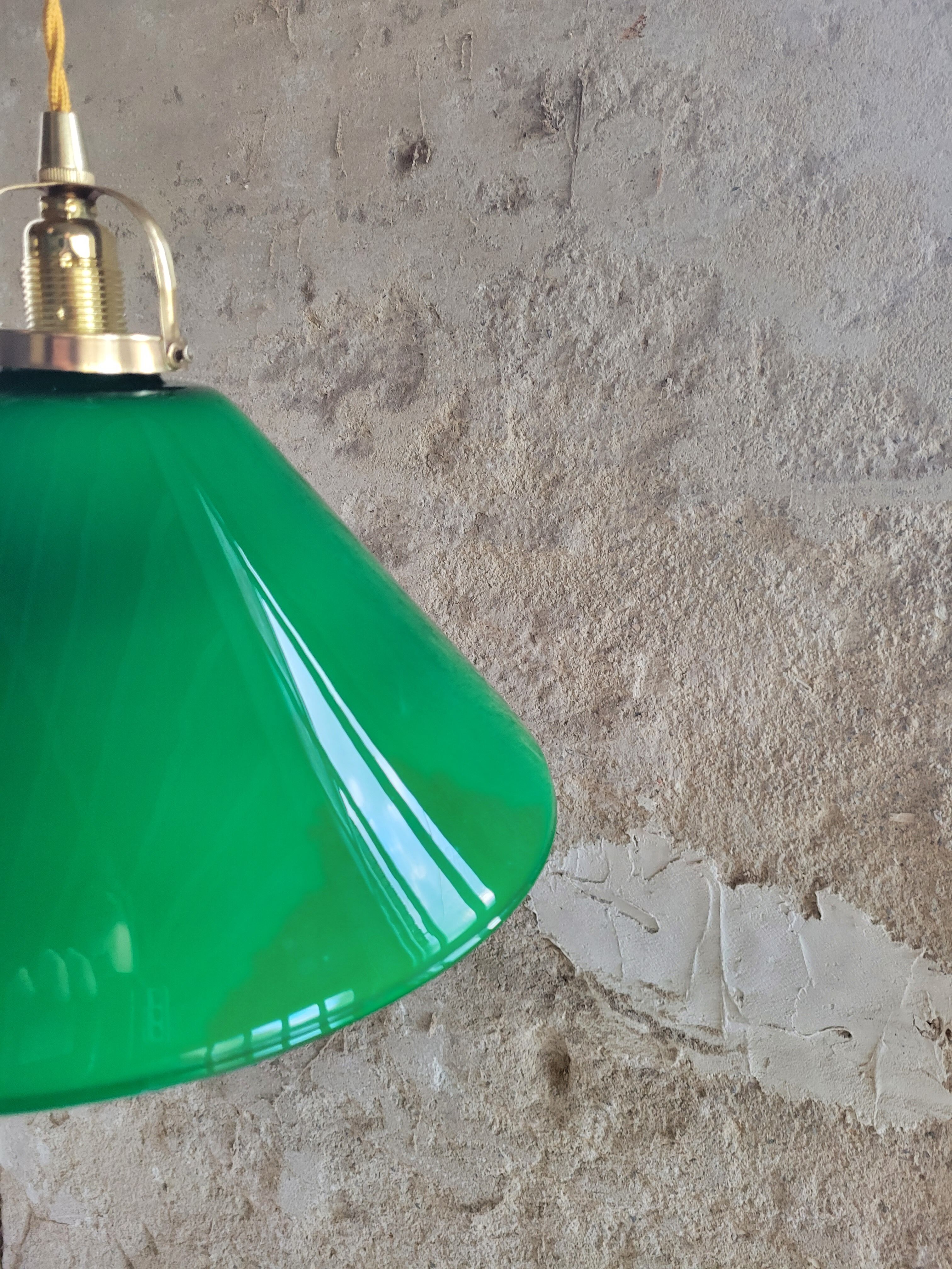 Suspension conique en opaline verte