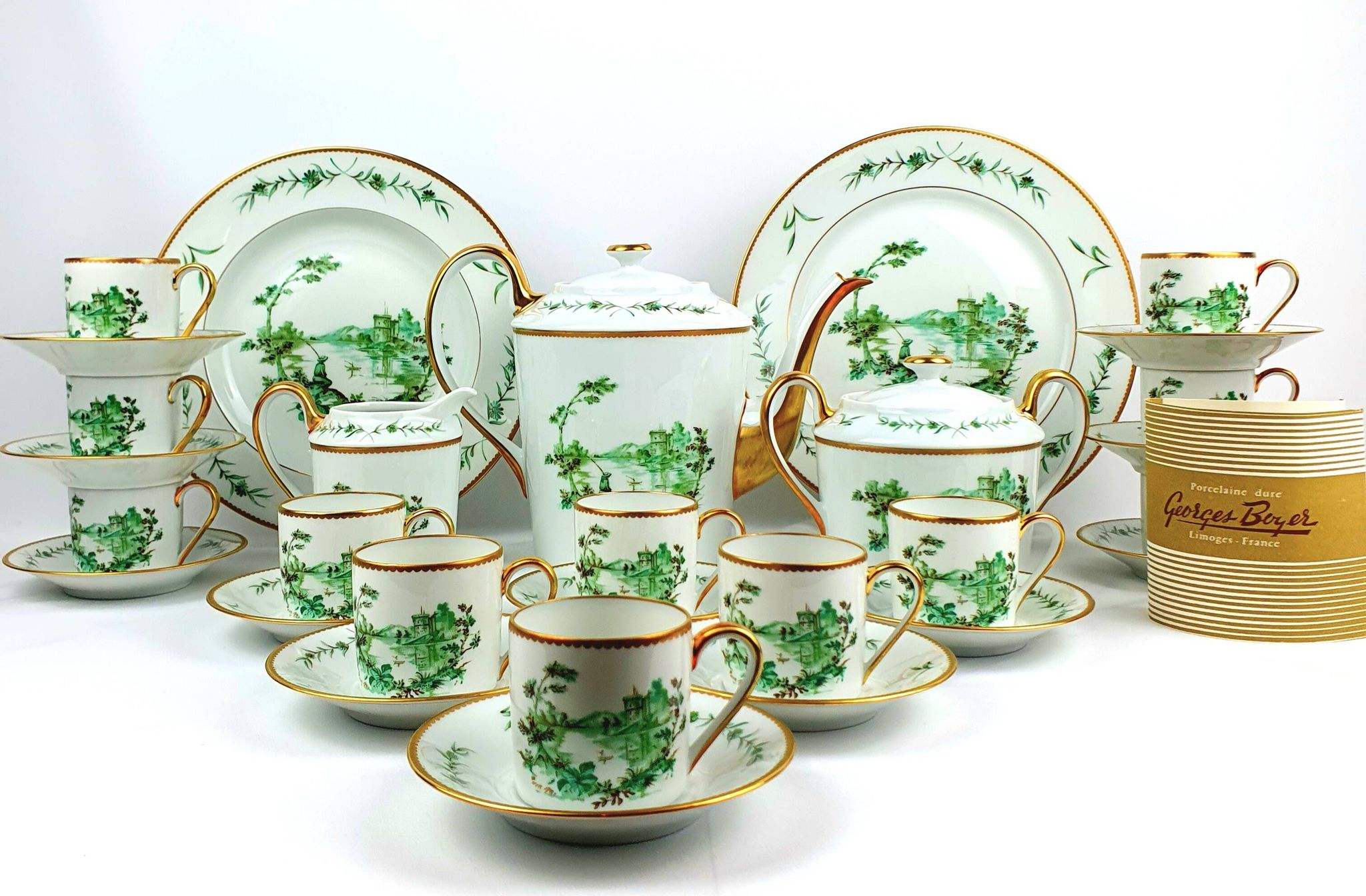 Service à café neuf, georges boyer , modèle " vieux marseille", 29 pieces.