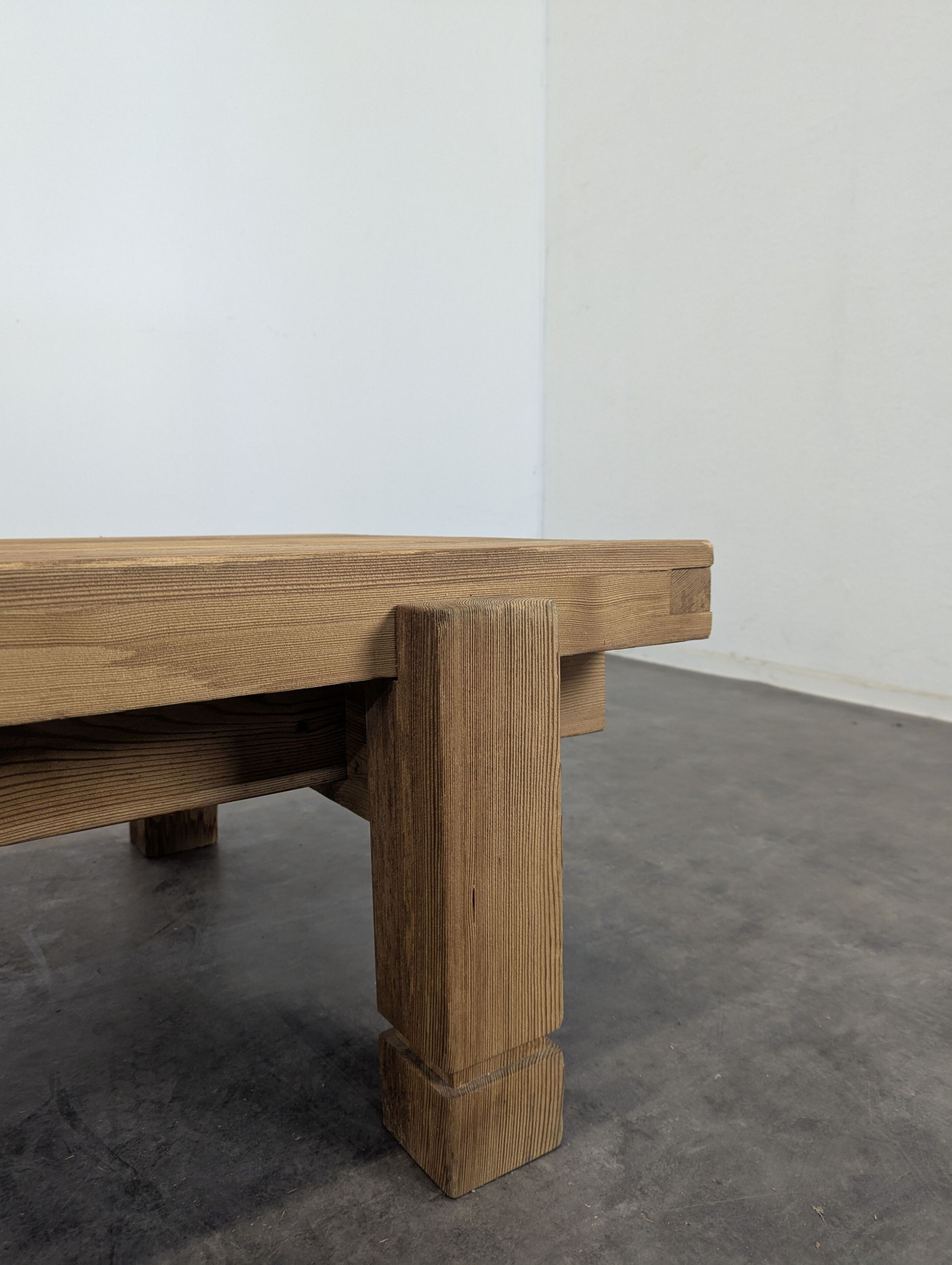 Large coffee table in solid pine, Swiss made