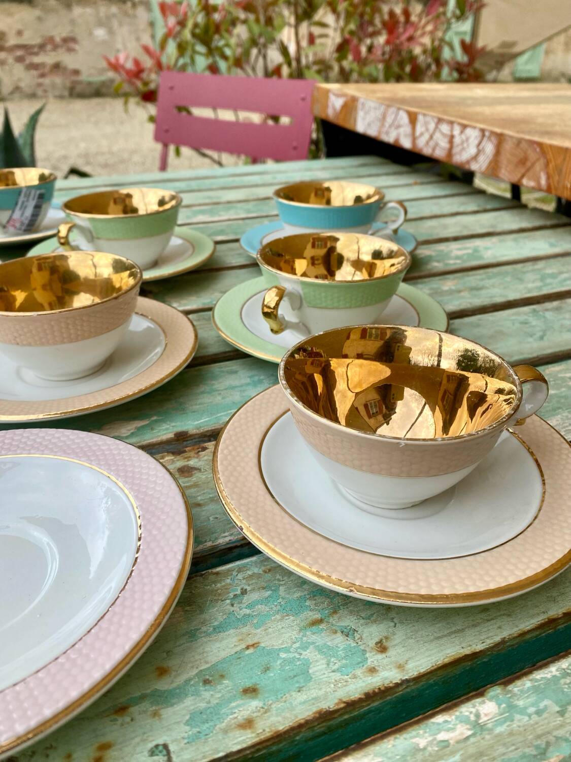 L'Amandinoise colored cup set