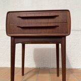 Vintage Scandinavian design bedside table in teak by the Danish Andersen.
