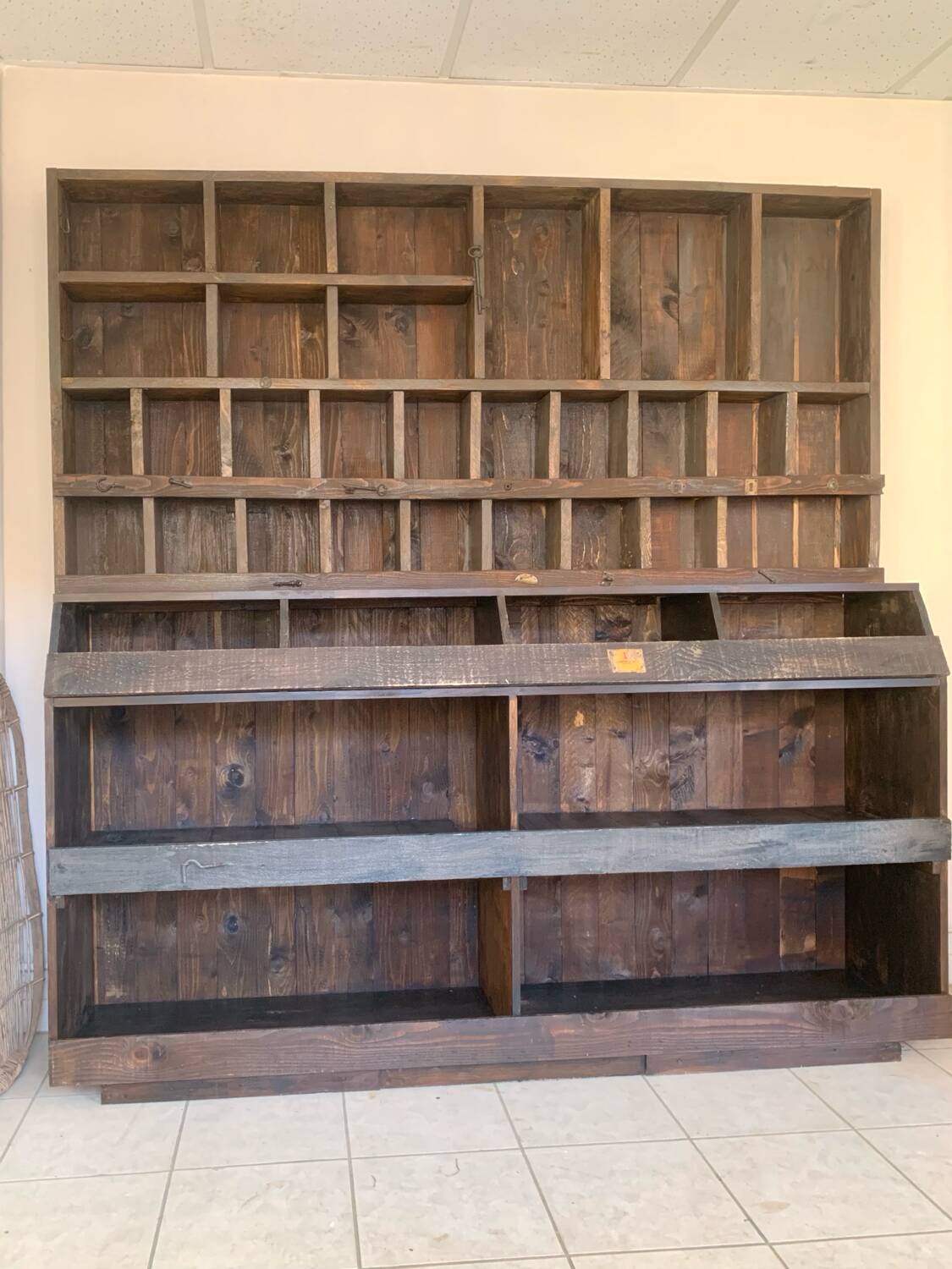 Trade furniture with lockers