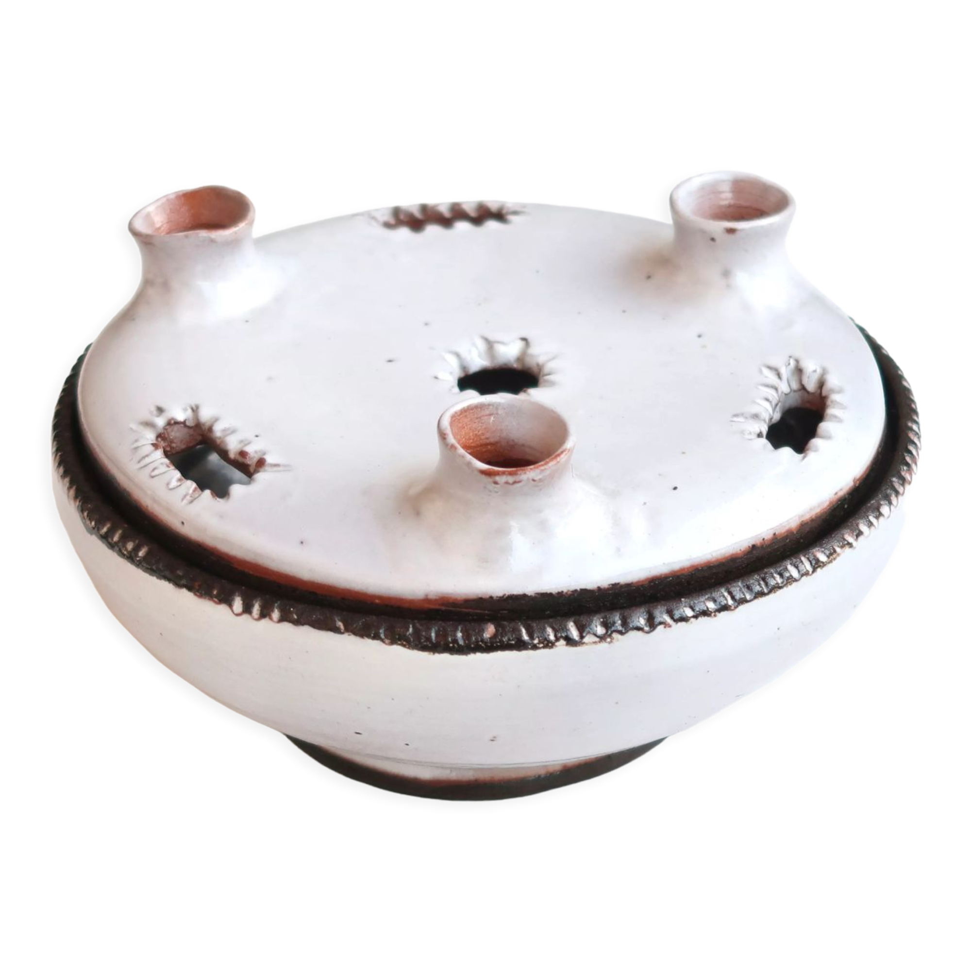 Pique flowers white sandstone by Jeanne and Norbert Pierlot