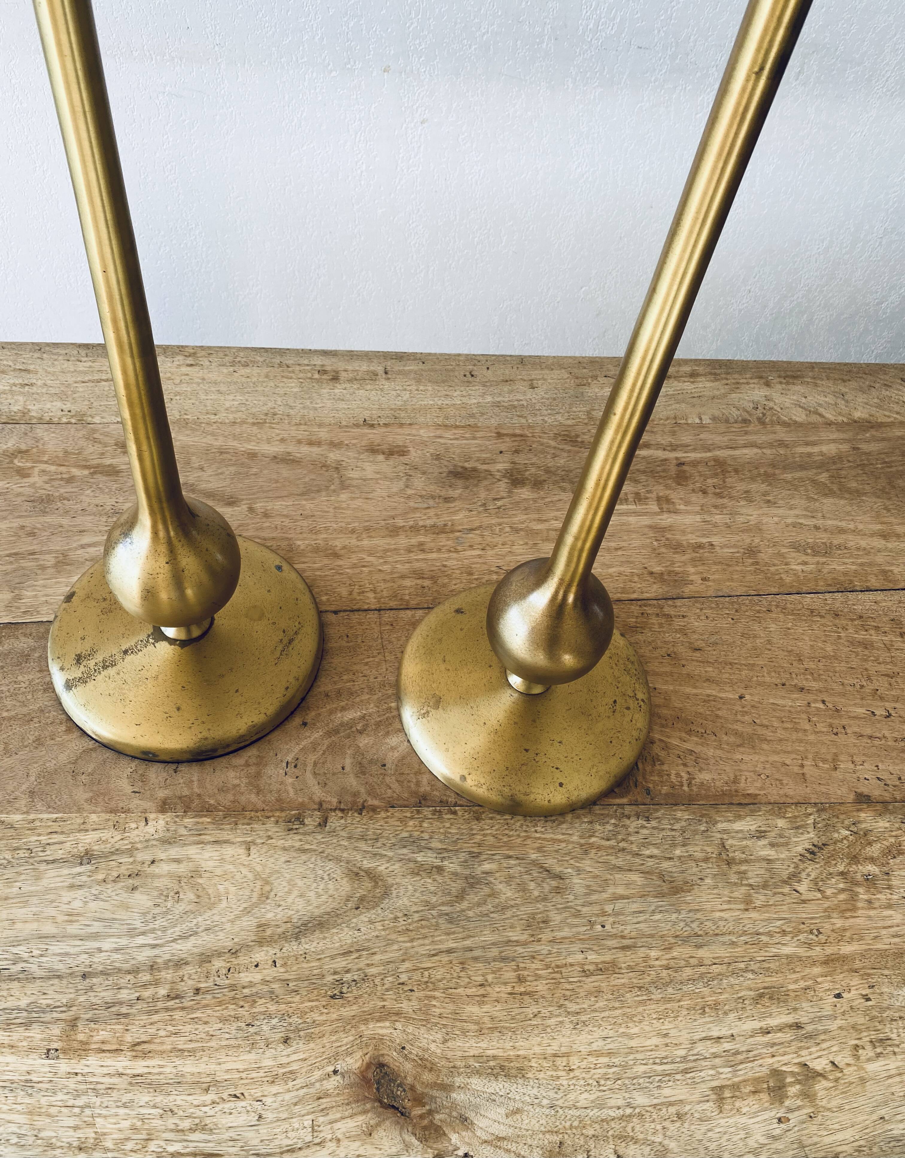 Paire de candélabres en laiton brossé