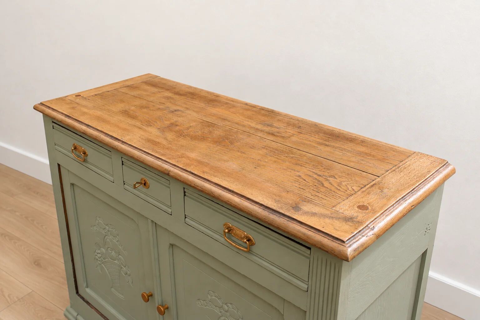 Antique art deco buffet in solid oak – pure lizard green & paint and natural wood – 121 cm