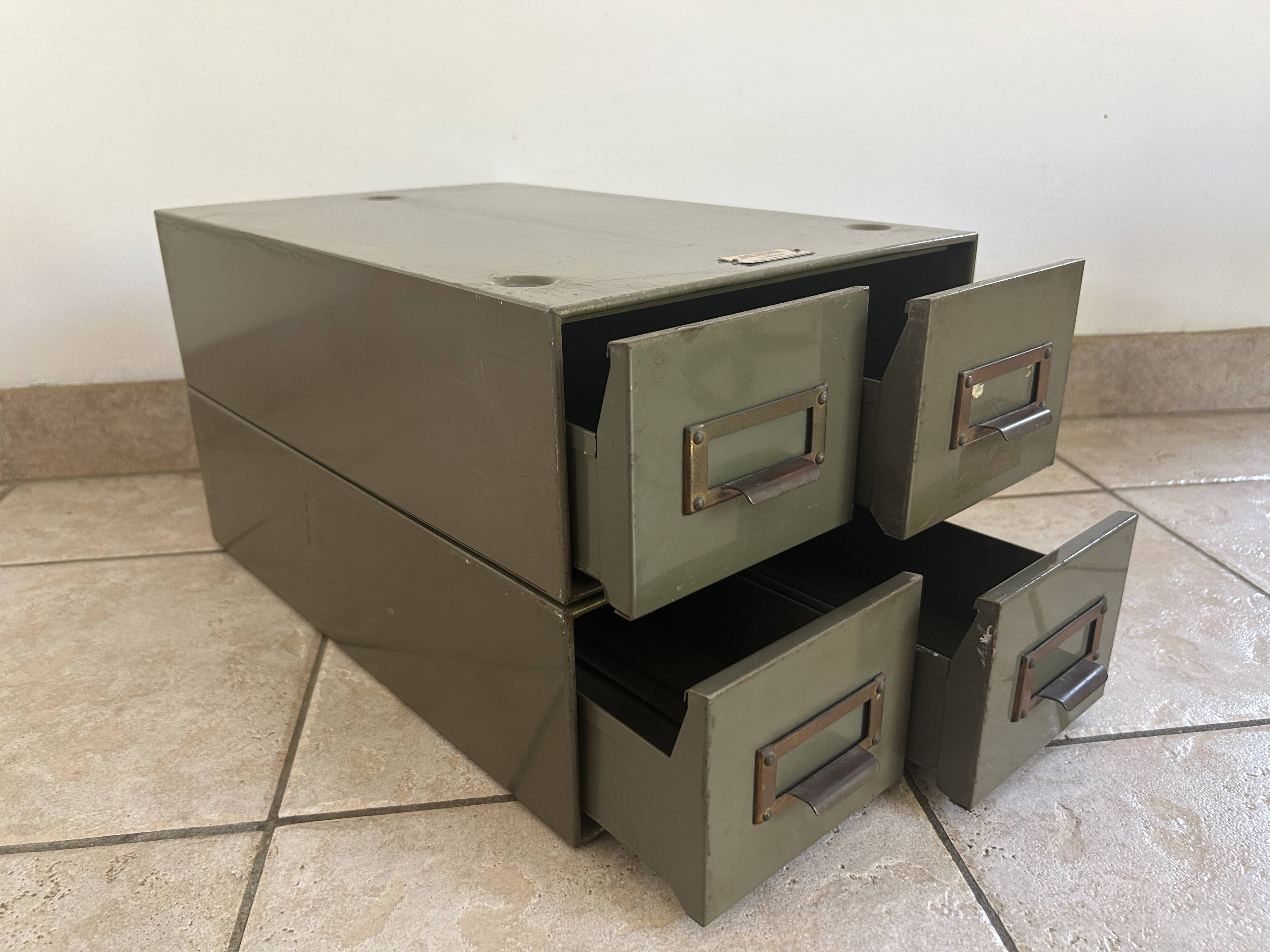 2 INDUSTRIAL lockers from the ACIOR brand