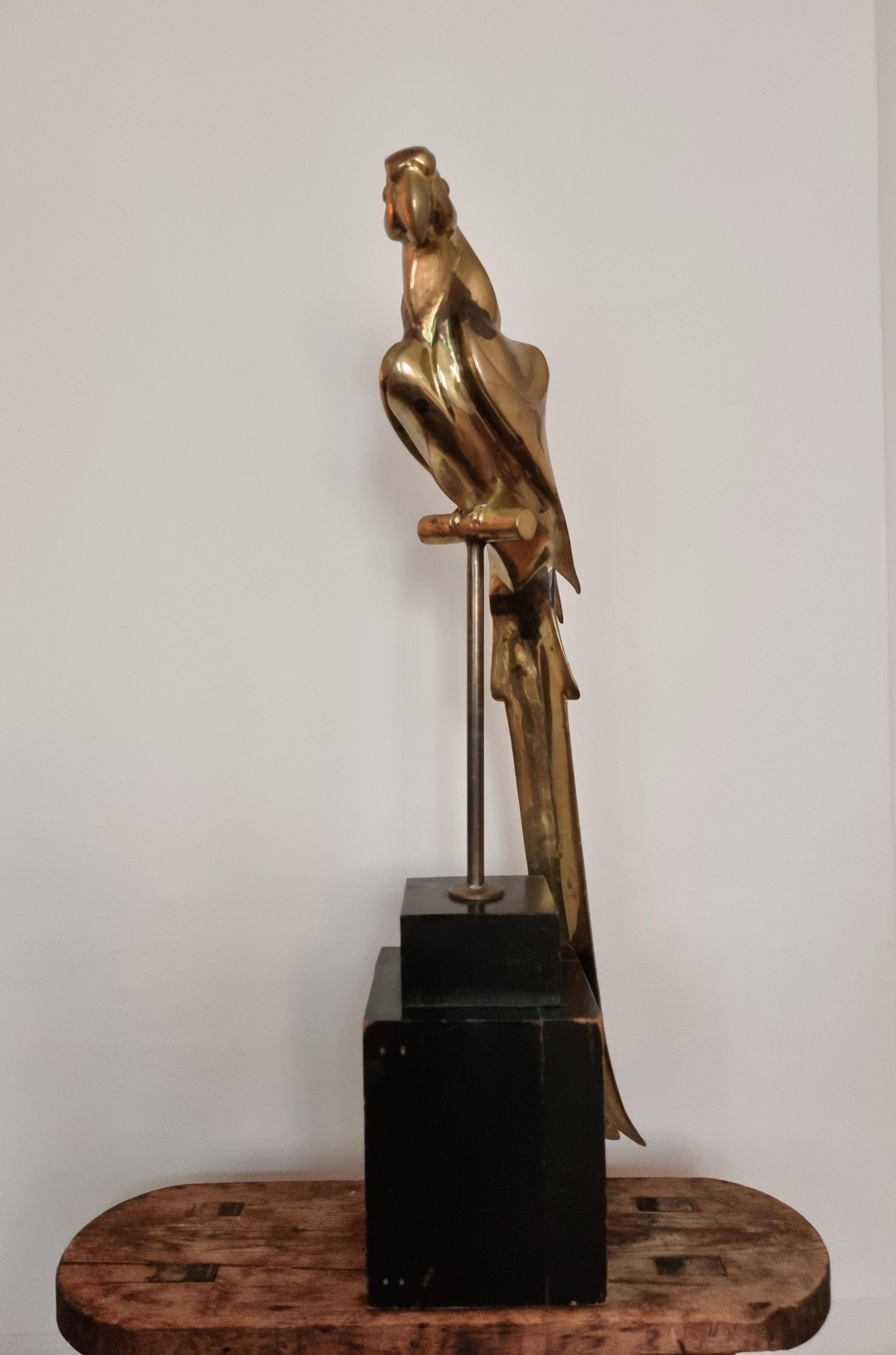 Decorative sculpture in solid brass representing a parrot, 1970s, Palm Beach/Hollywood Regency.