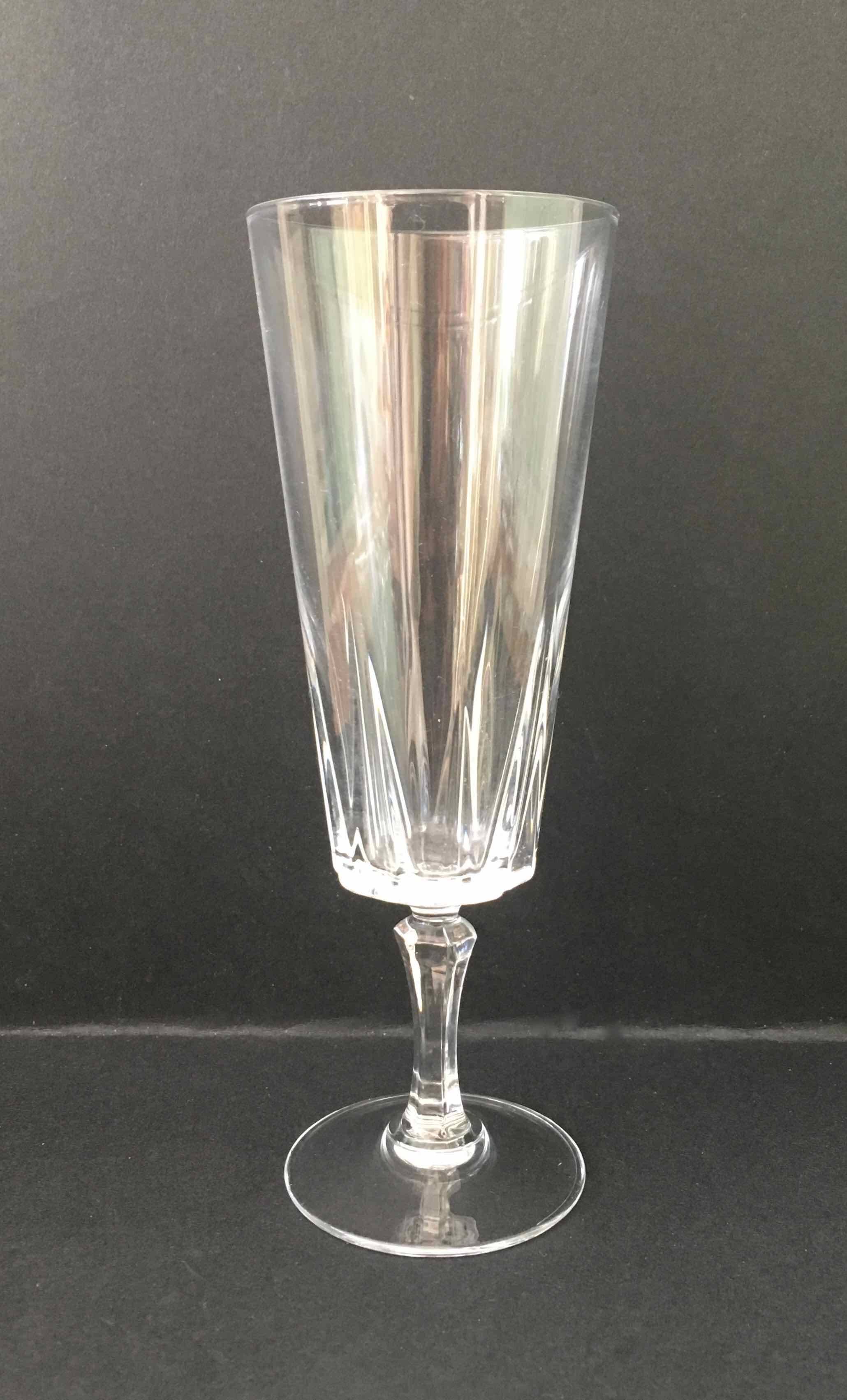 6 dissimilar champagne flutes