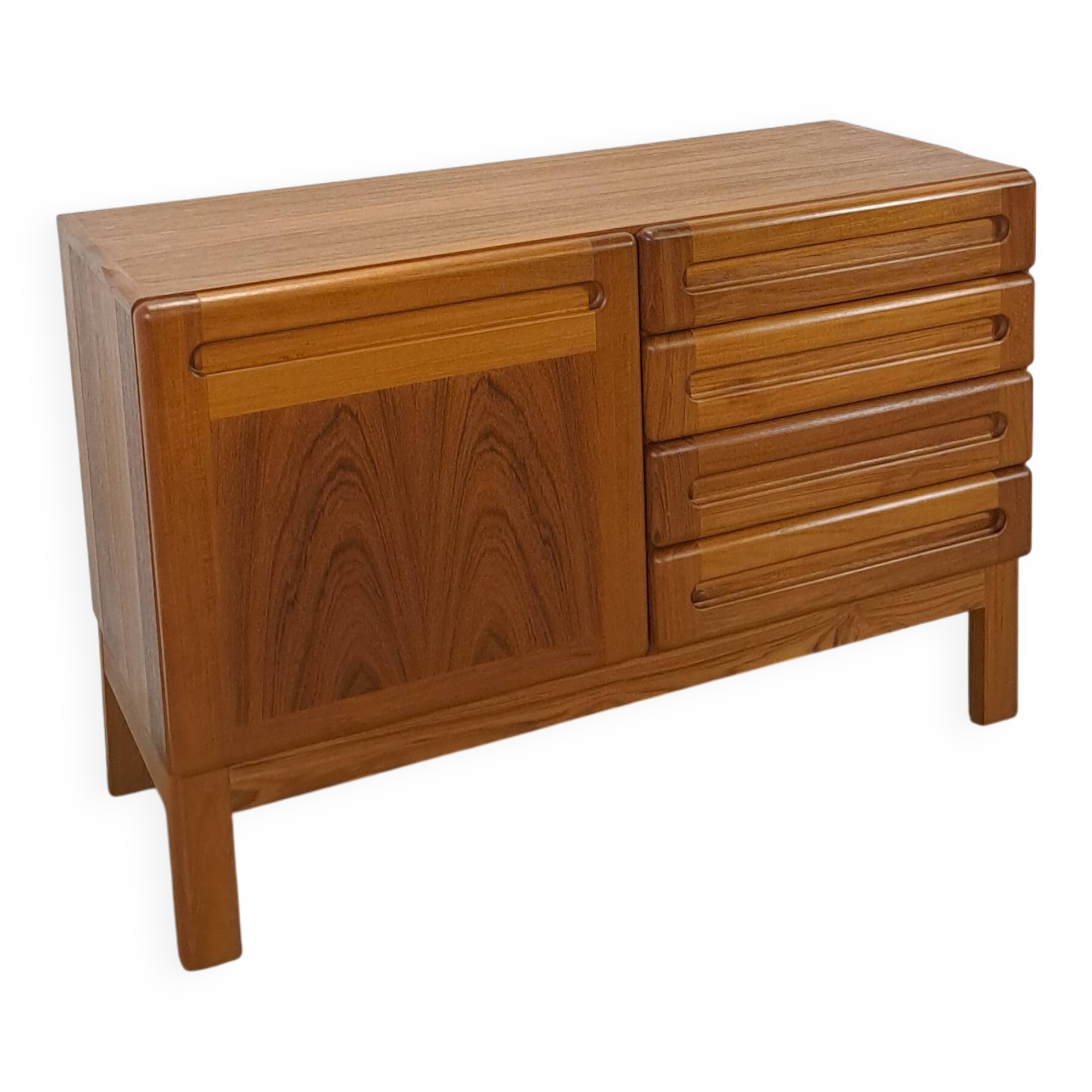 Deens design teak dressoir Dyrlund