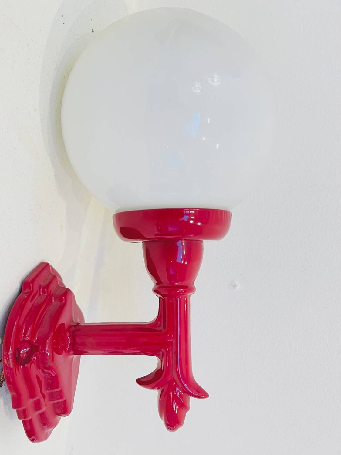 Applique globe rouge, circa 1990