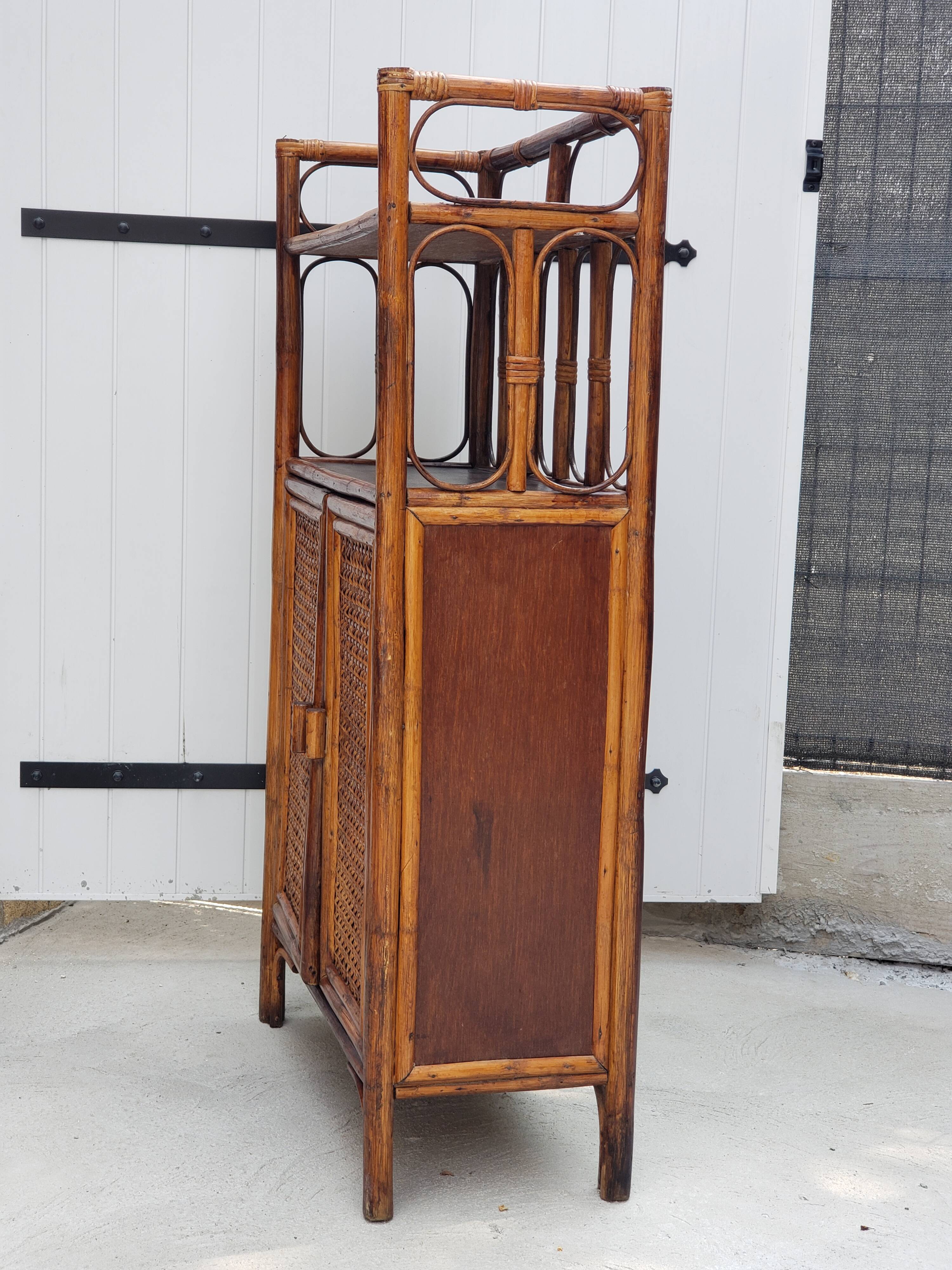 Meuble en rotin vintage des années 70