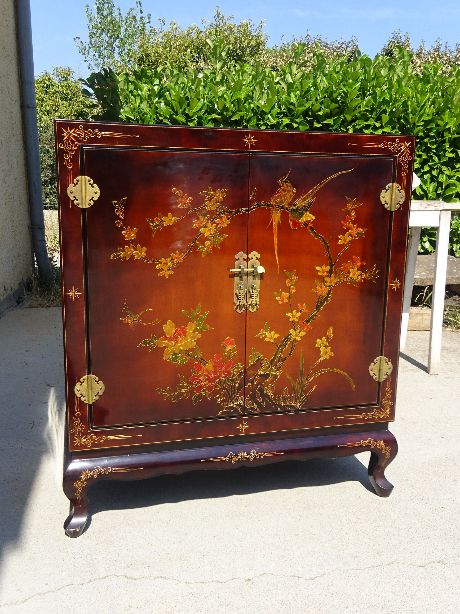 2-door sideboard, painting flowers and birds