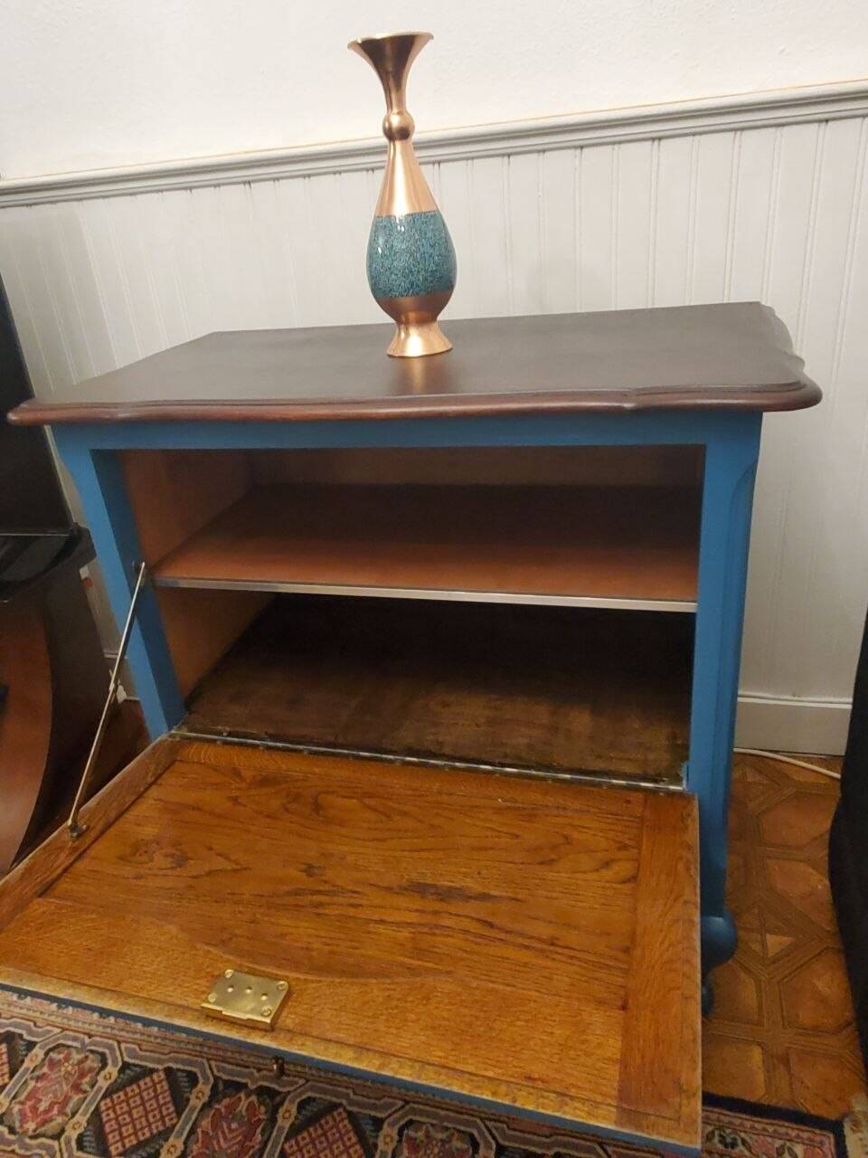 French vintage chest of drawers
