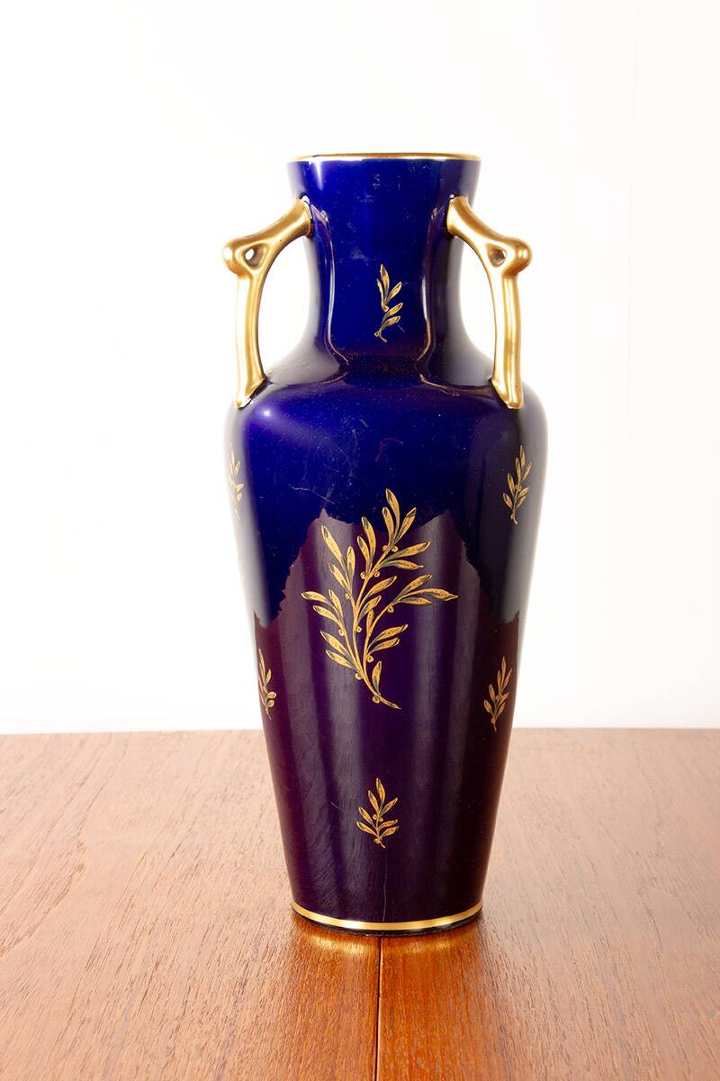 Neo-Classical style porcelain vase, cobal blue, Pinon-Heuzé 1930.