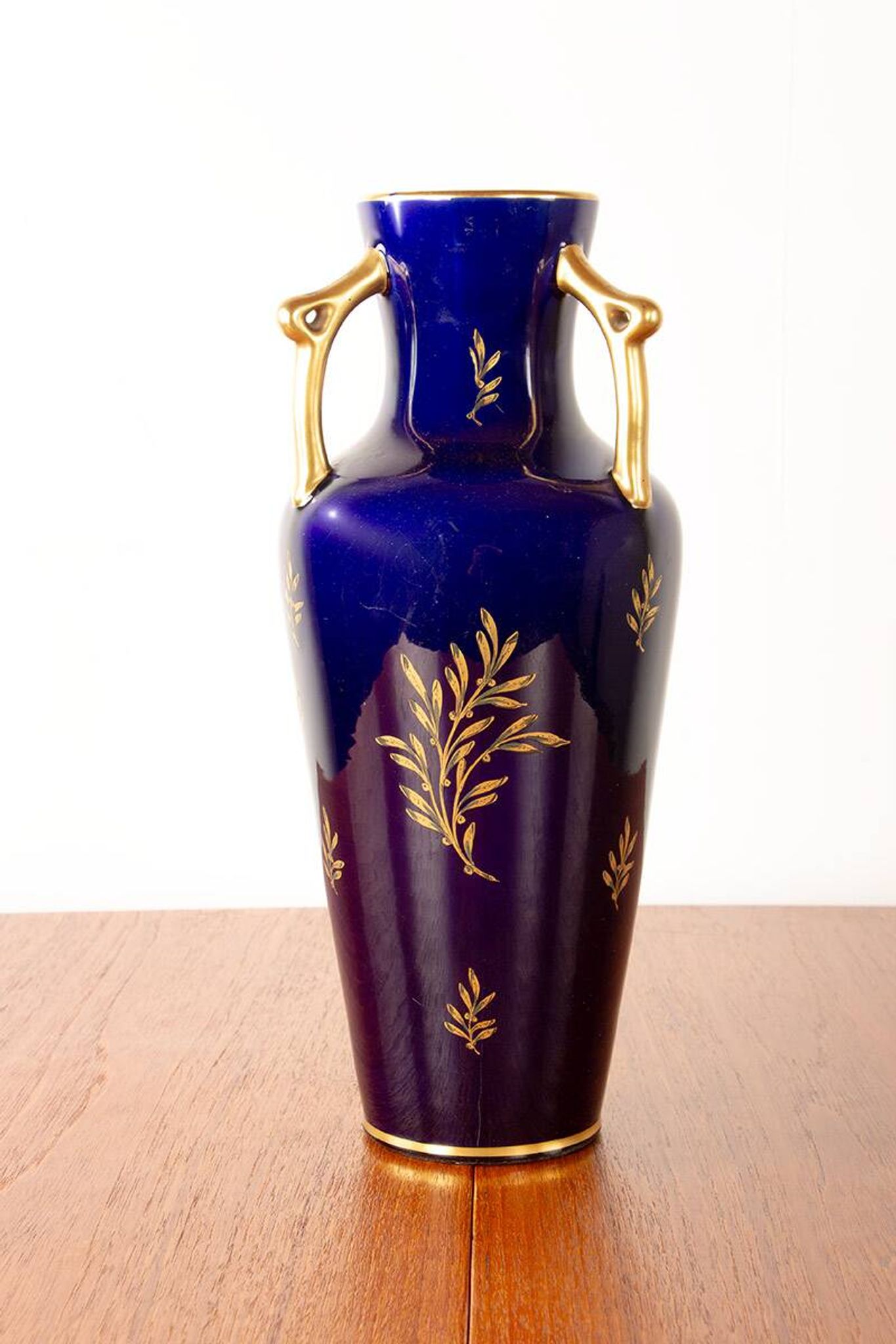 Neo-Classical style porcelain vase, cobal blue, Pinon-Heuzé 1930.