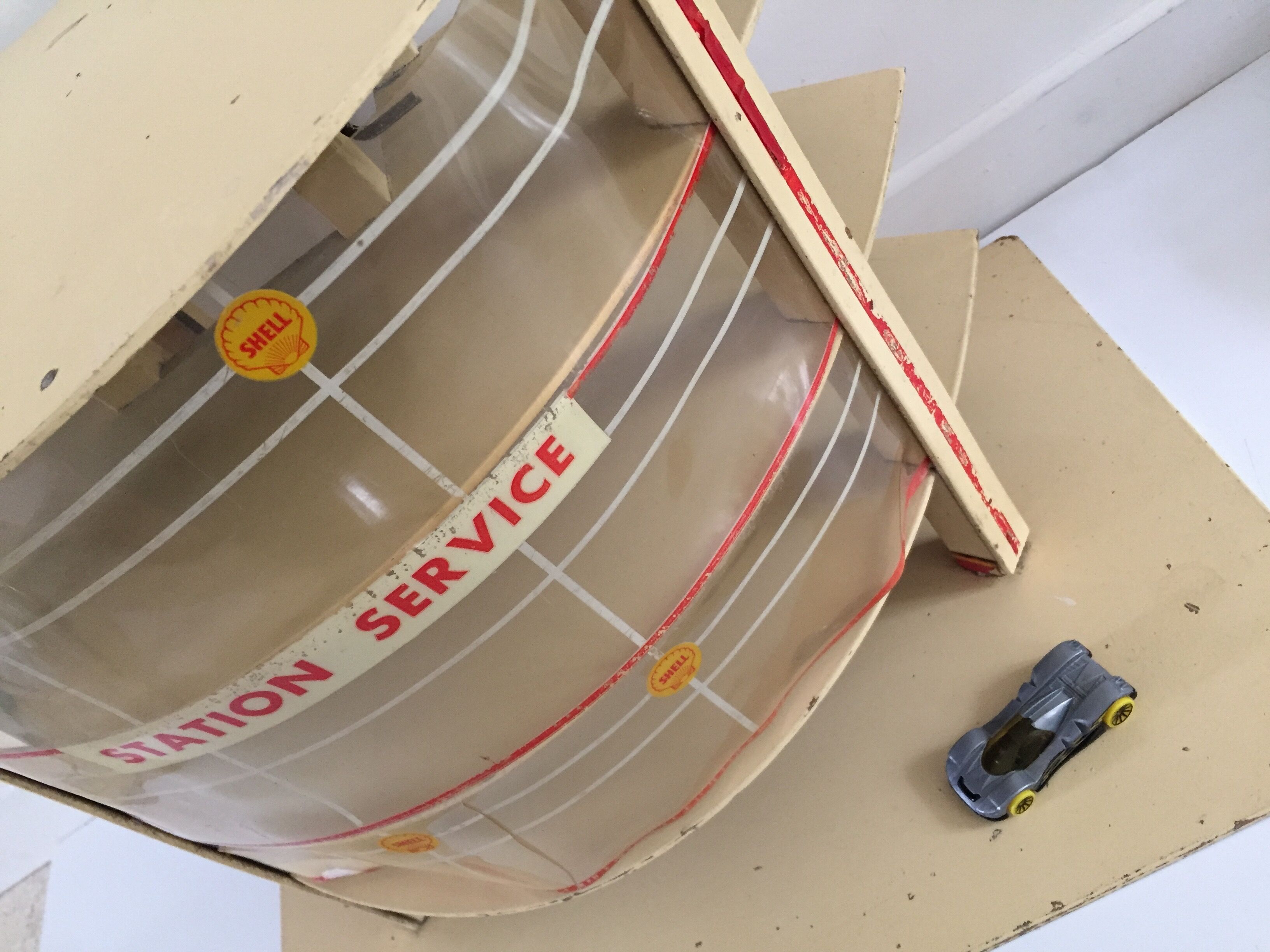 Garage vintage jouet car