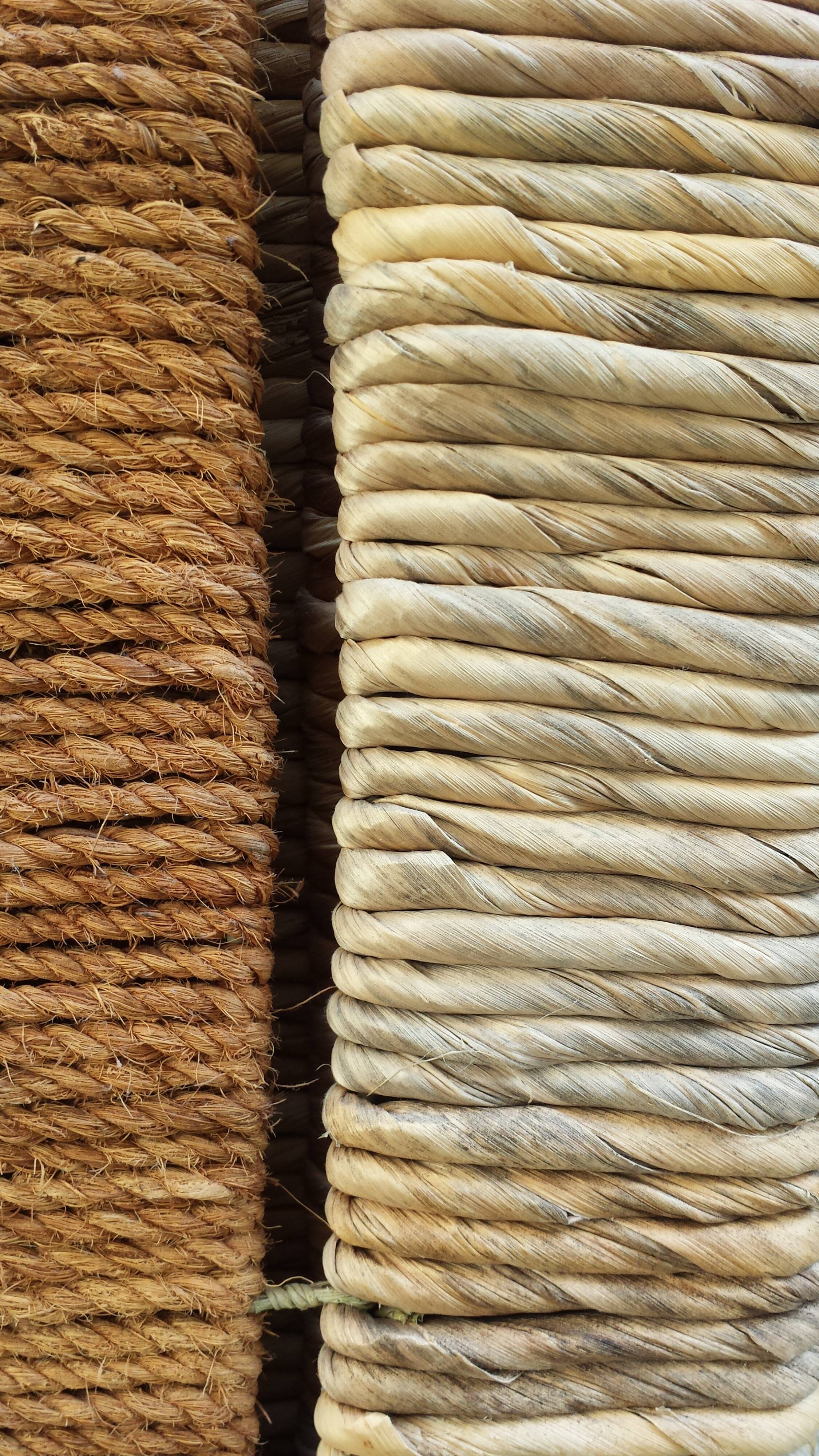 Straw and woven rope screen with metal structure