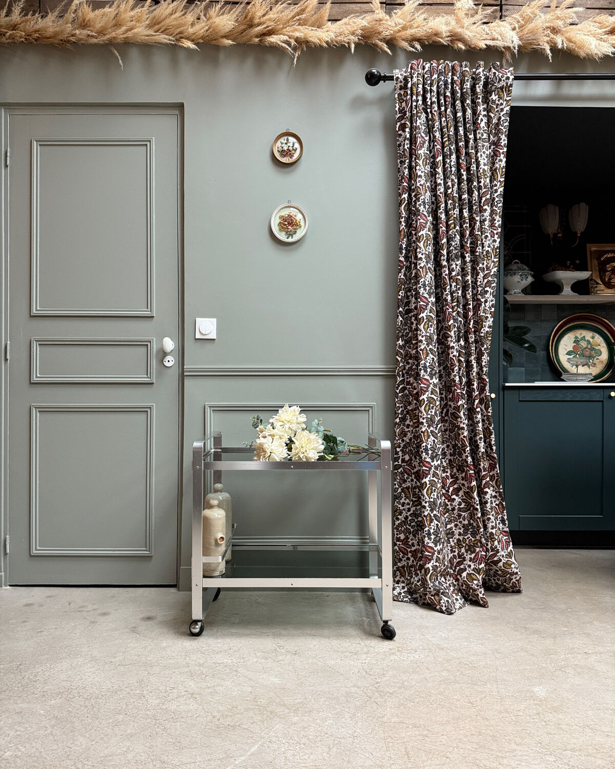 Vintage 70s serving cart in chromed metal and smoked glass