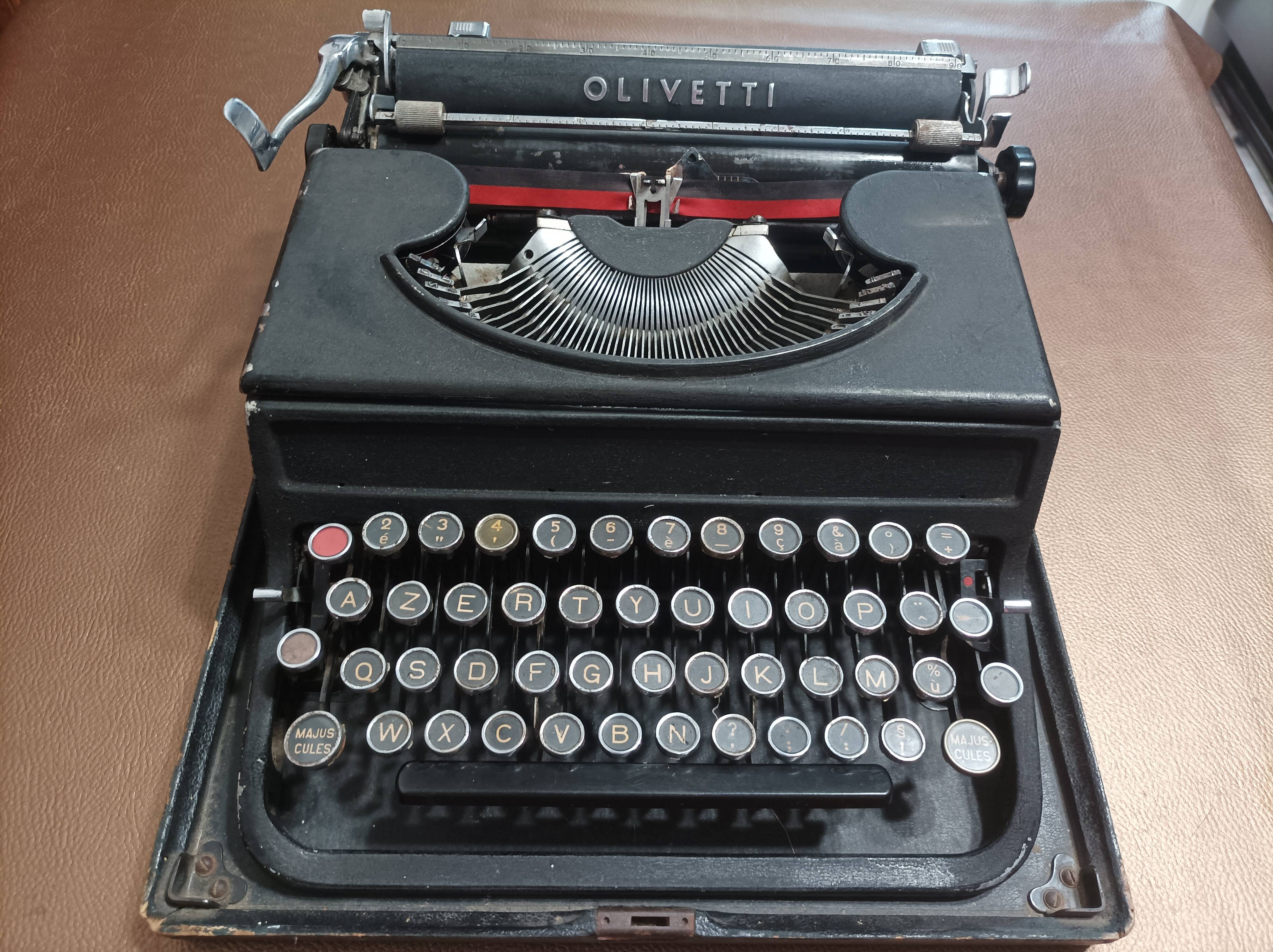 Old typewriter Olivetti Studio 42 40s/50s