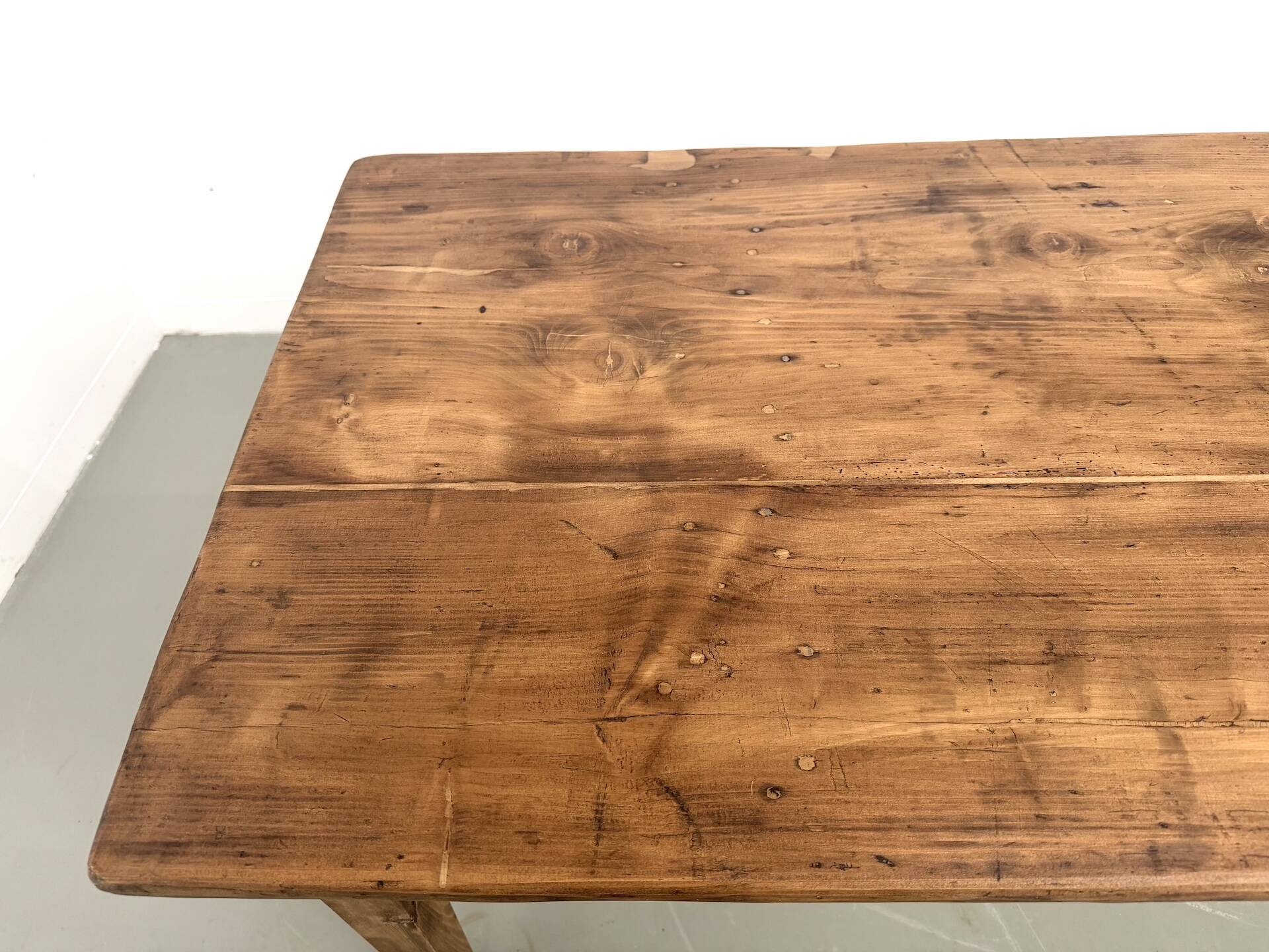 Farm table in pine, tapered legs, 1950s.