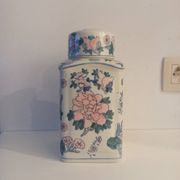 Bonbonnière à motifs asiatiques en porcelaine