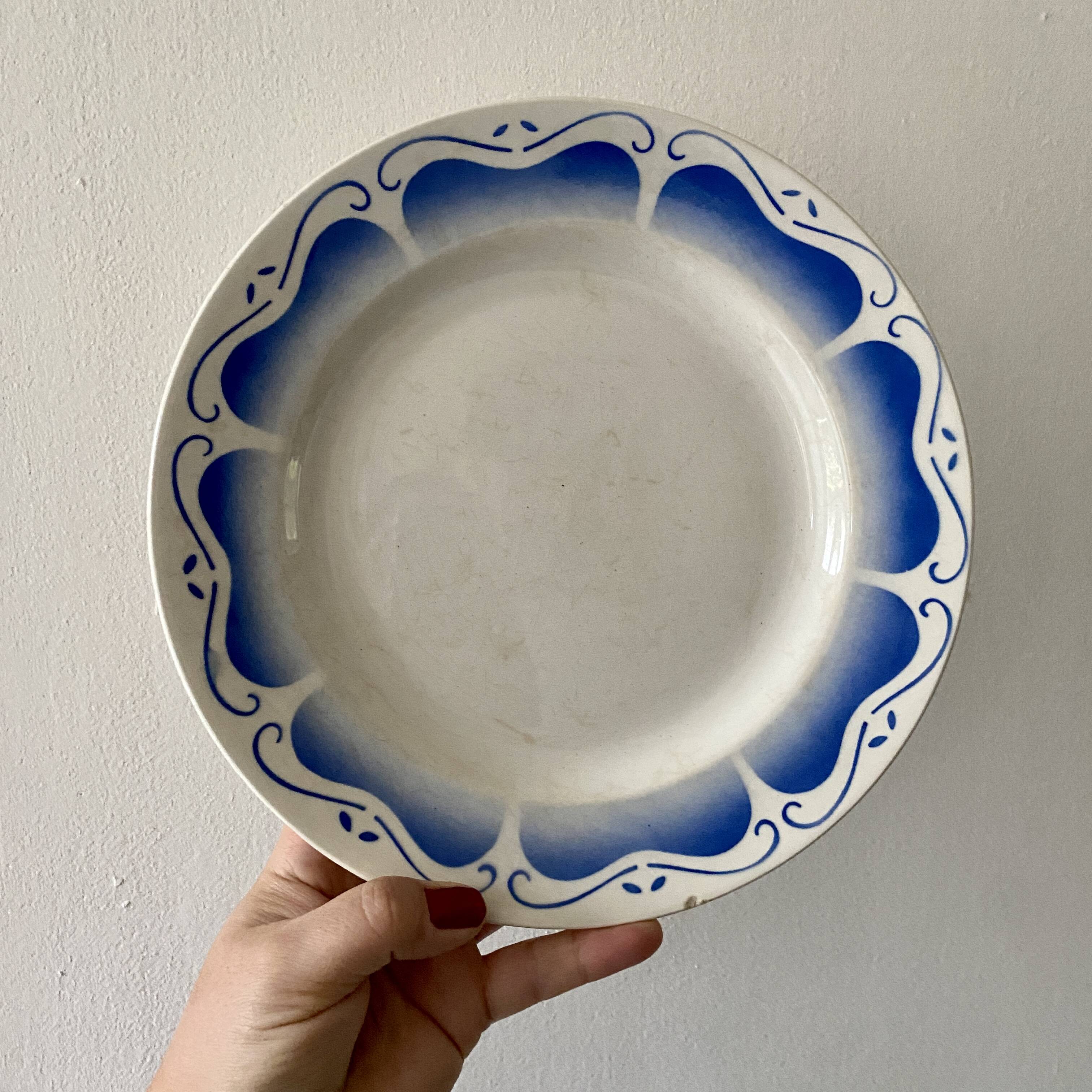 Set of 6 vintage flat plates