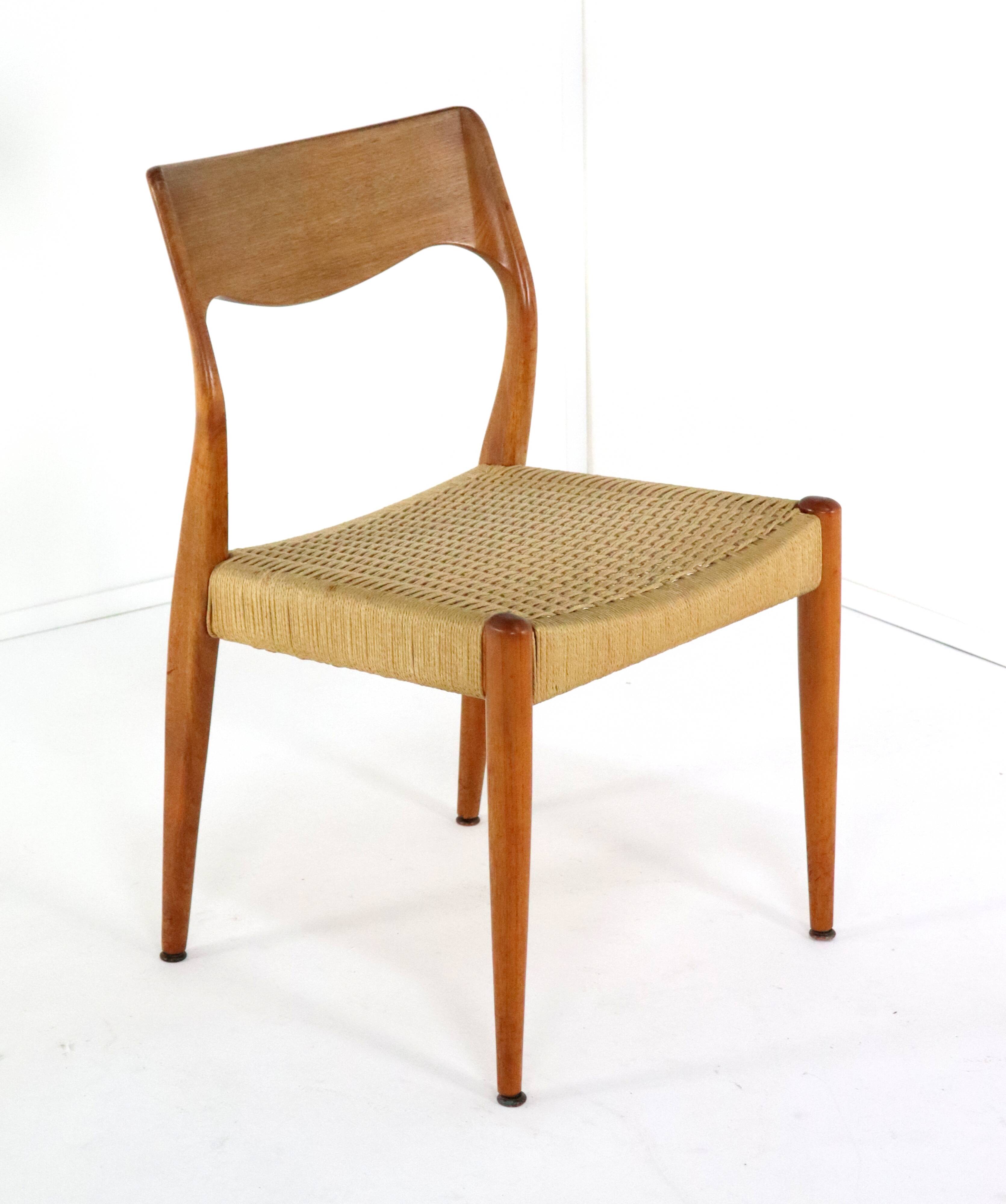 Set of 4 eetkamerstoelen Fristho team naar Niels O Moller model 71