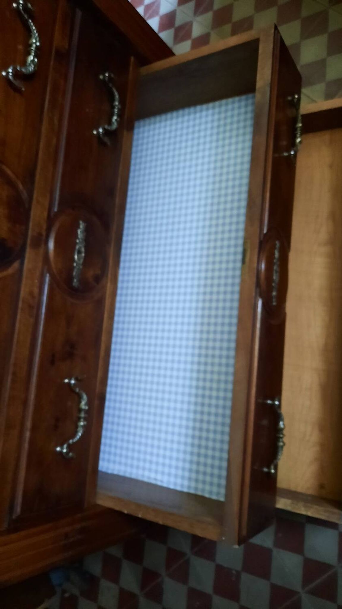 Dressing table chest of drawers