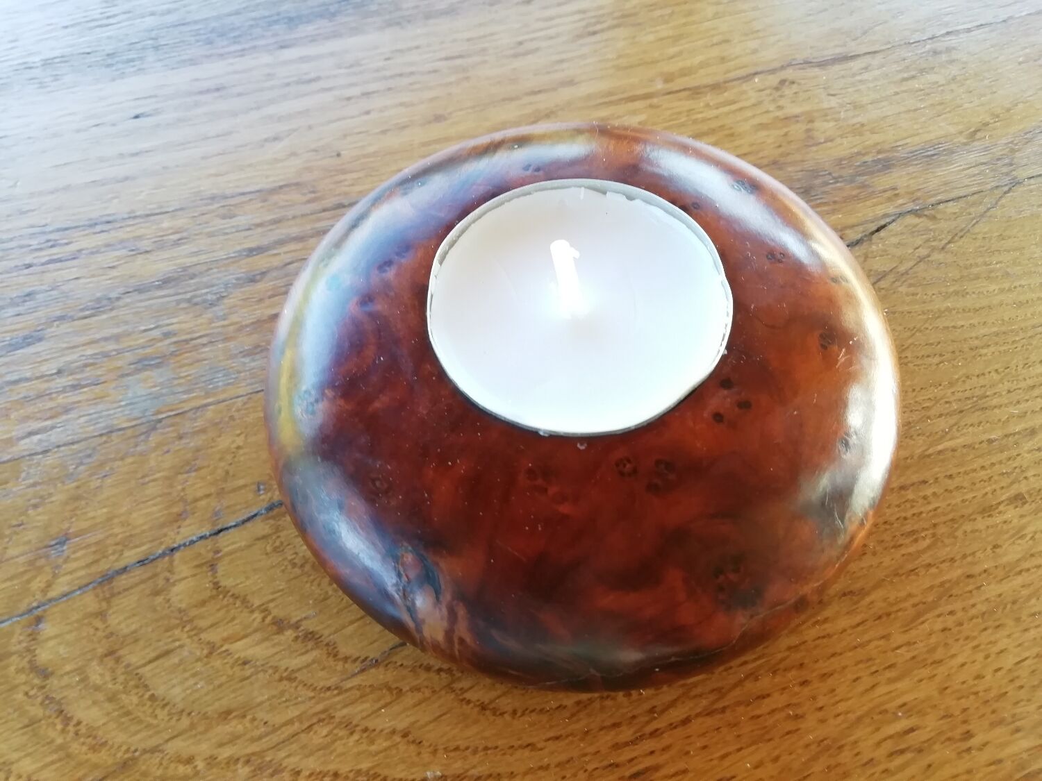 Thuja wood candle holder