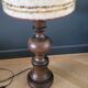 Grande lampe vintage pied bois abat-jour laine bouclettes - Ref 1025