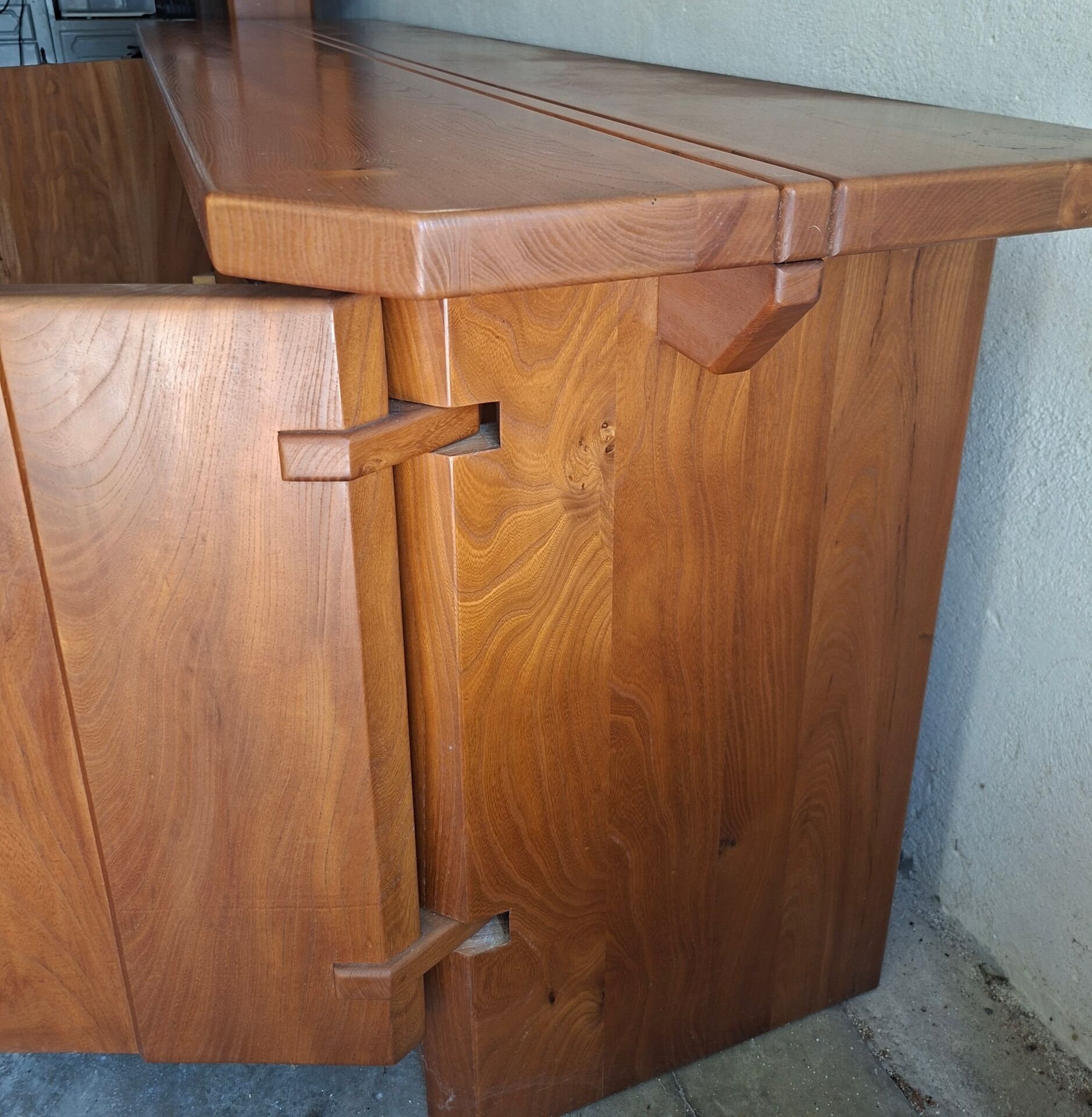​Enfilade en Orme massif – Luigi Gorgoni pour Roche Bobois