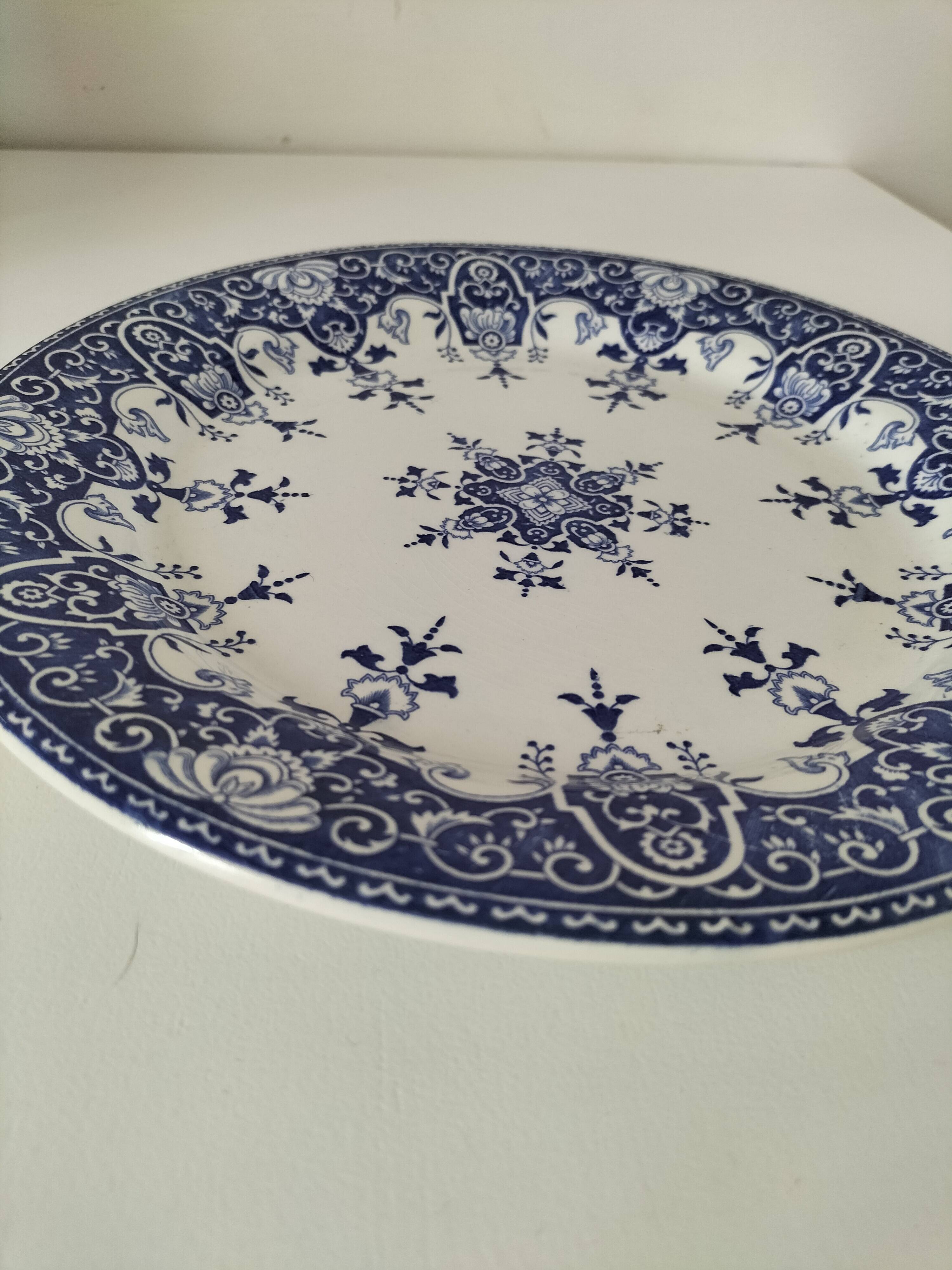 Antique Gien plate – Decor inspired by the Manufacture de Lille 17-18th century