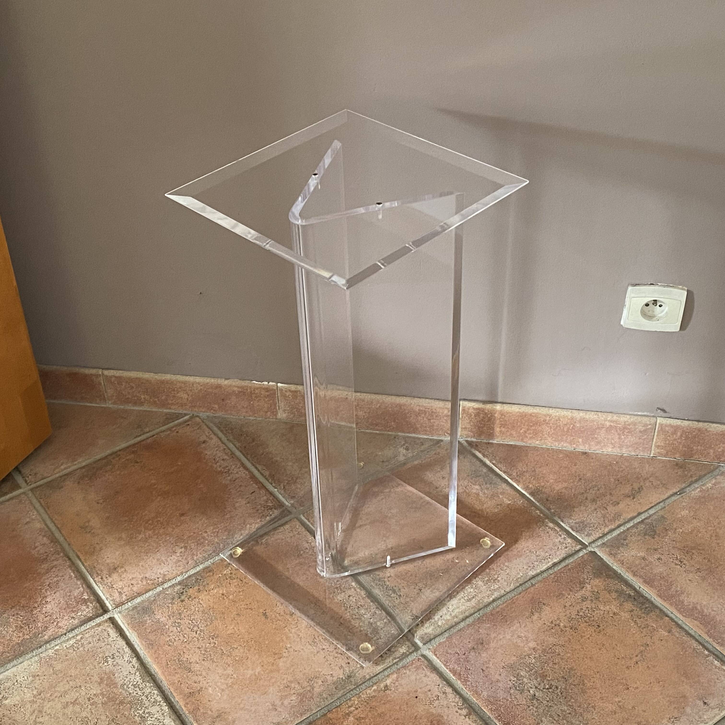 Console David Lange 1980. Plexiglass.
