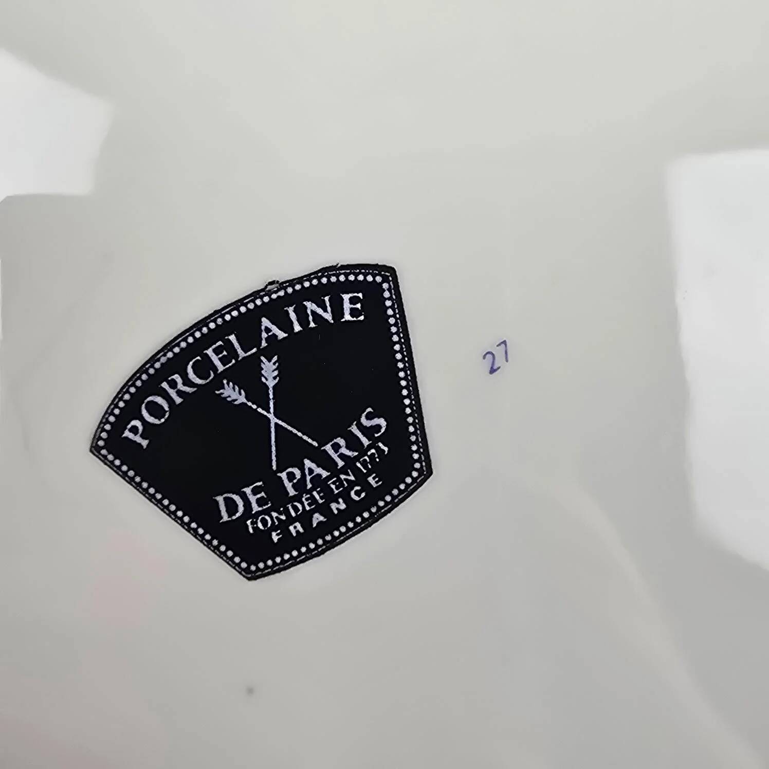 Decorative plate Porcelain of Paris – Elegant with a large hat