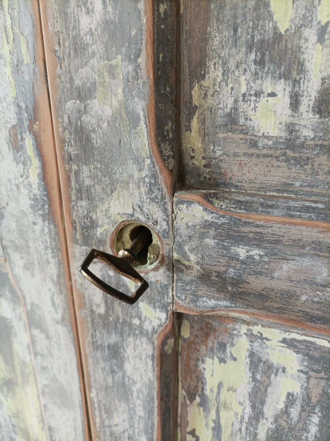 Armoire parisienne