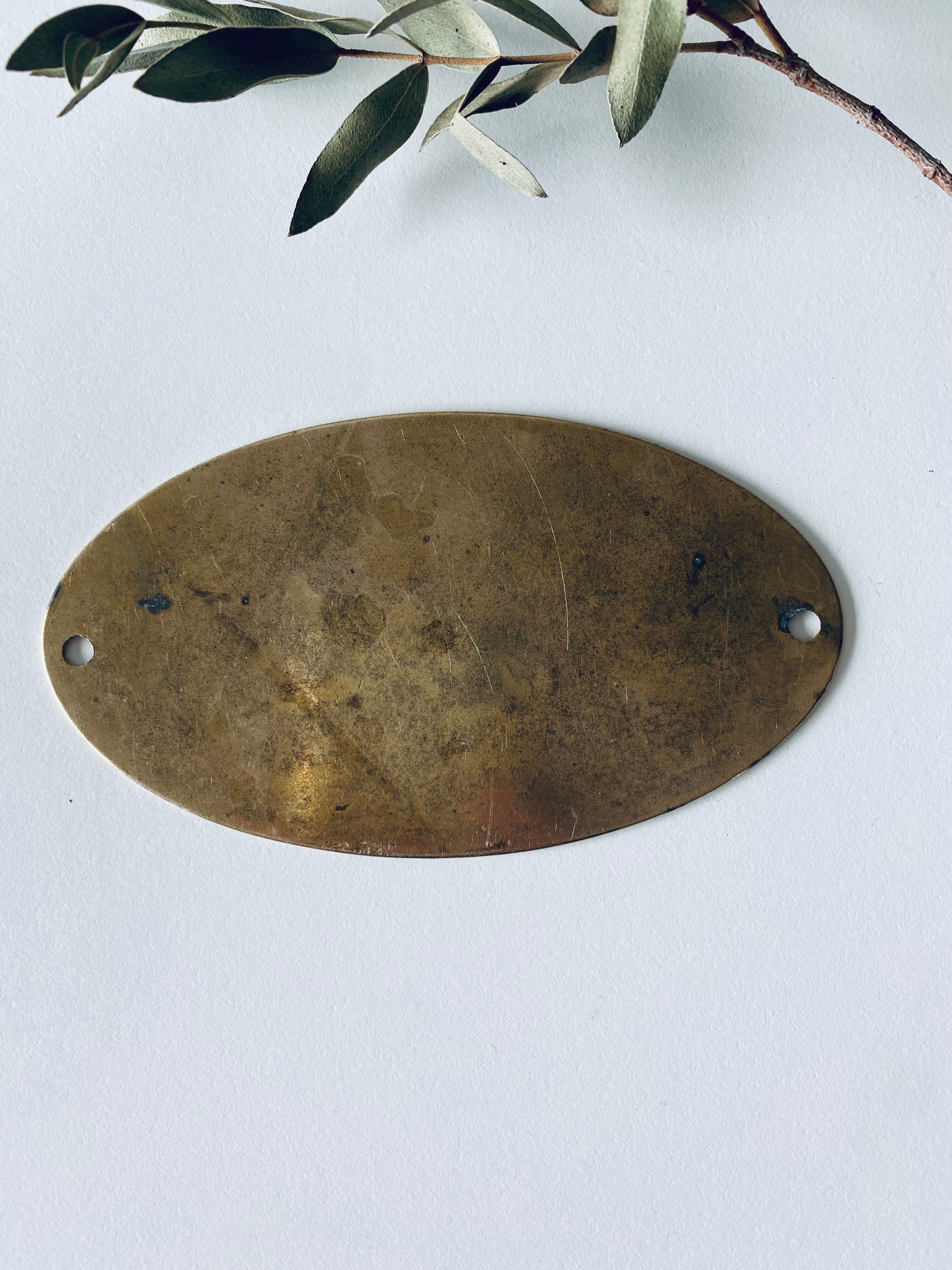 Brass plate inscription "toilet"