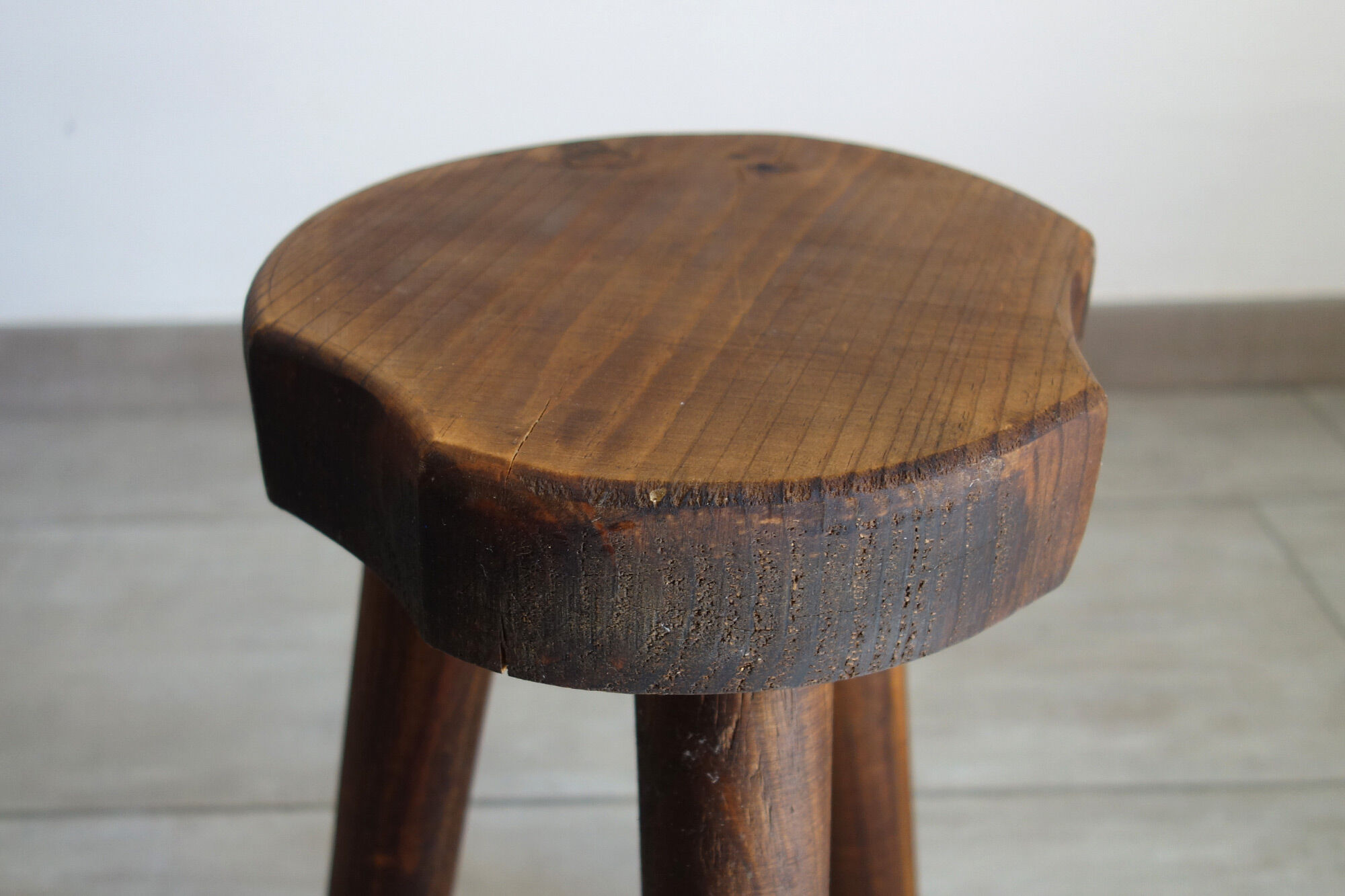 Tabouret tripode art populaire vintage