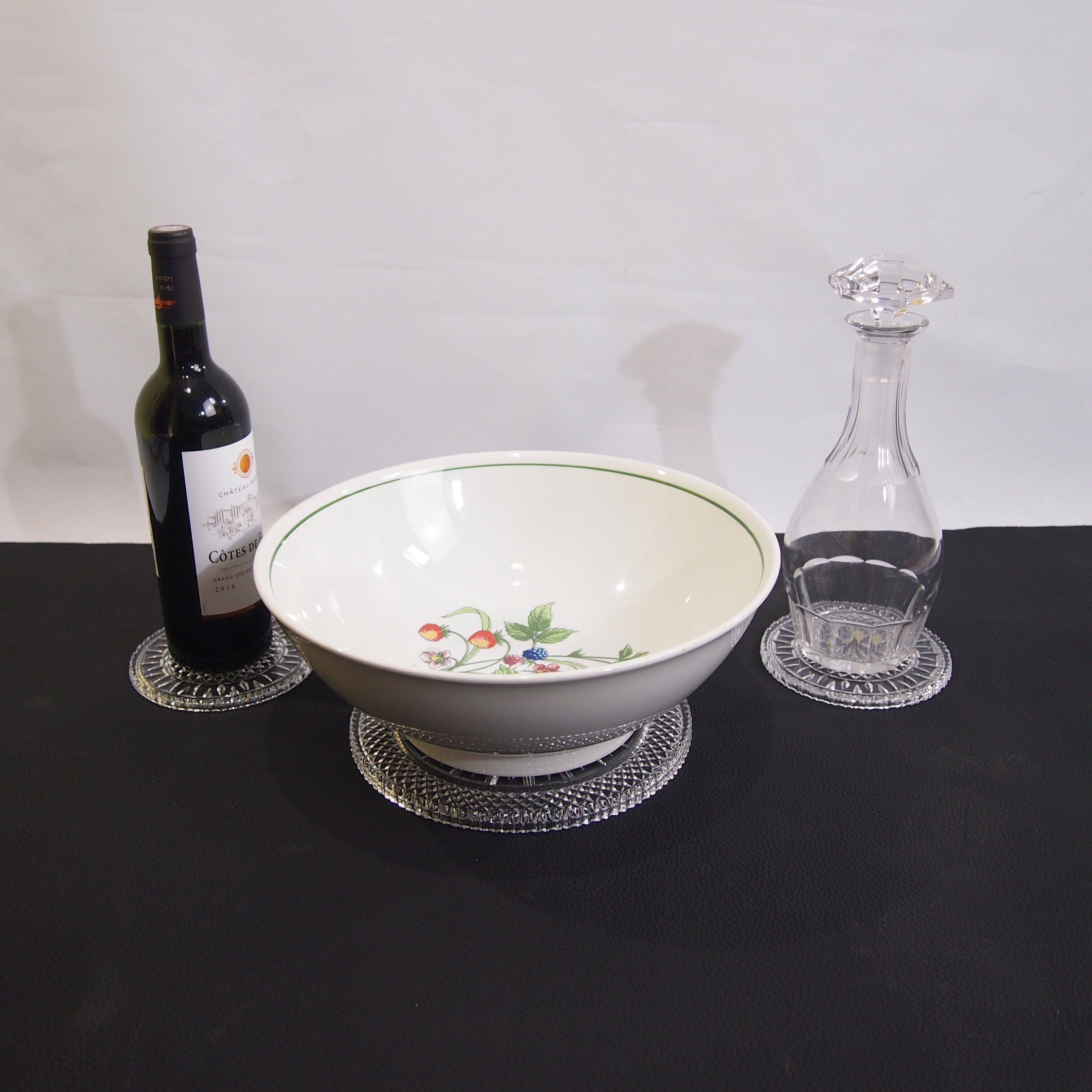 Set under flat bohemian crystal