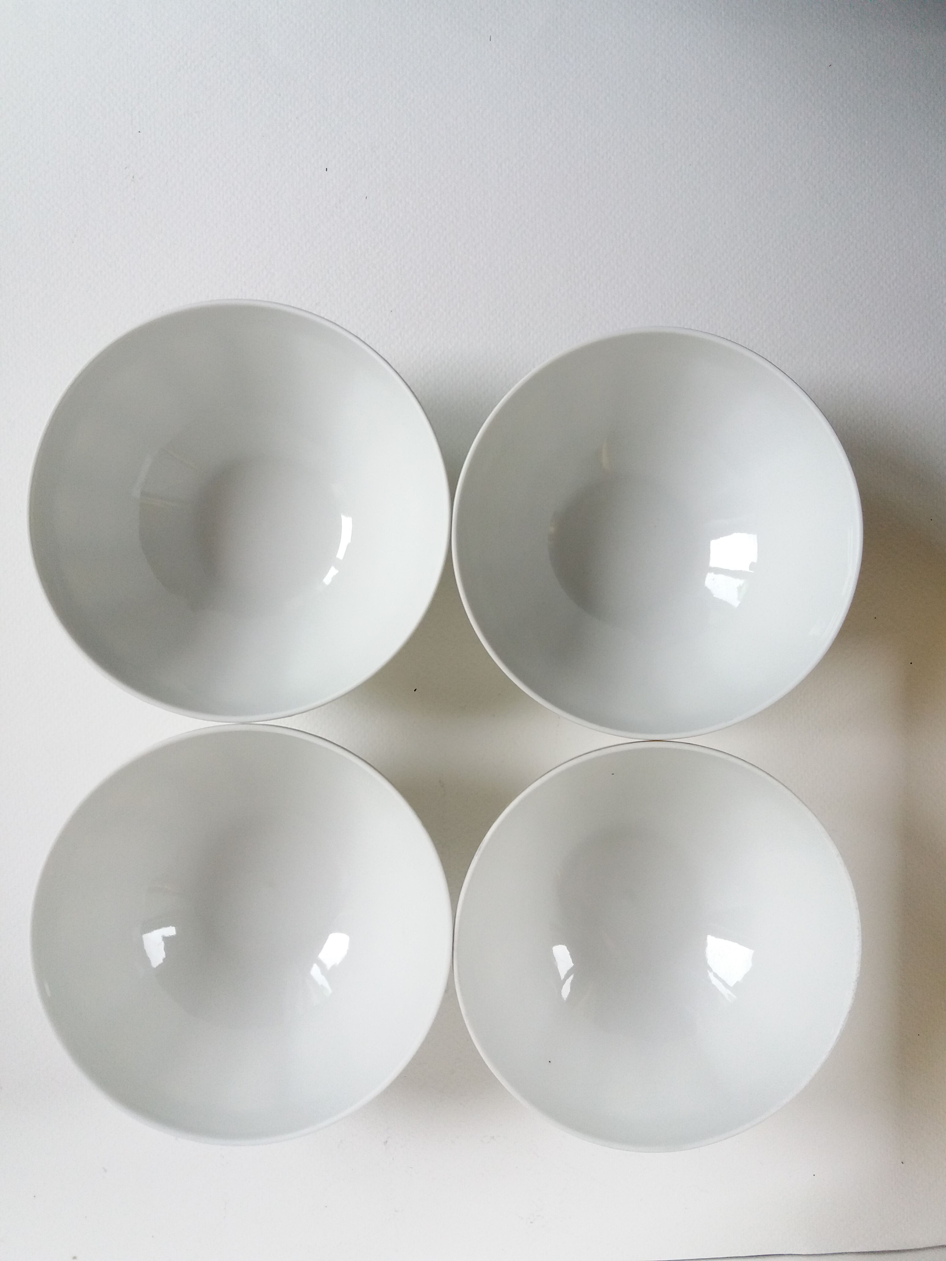 Set 4 old white and gold bowls
