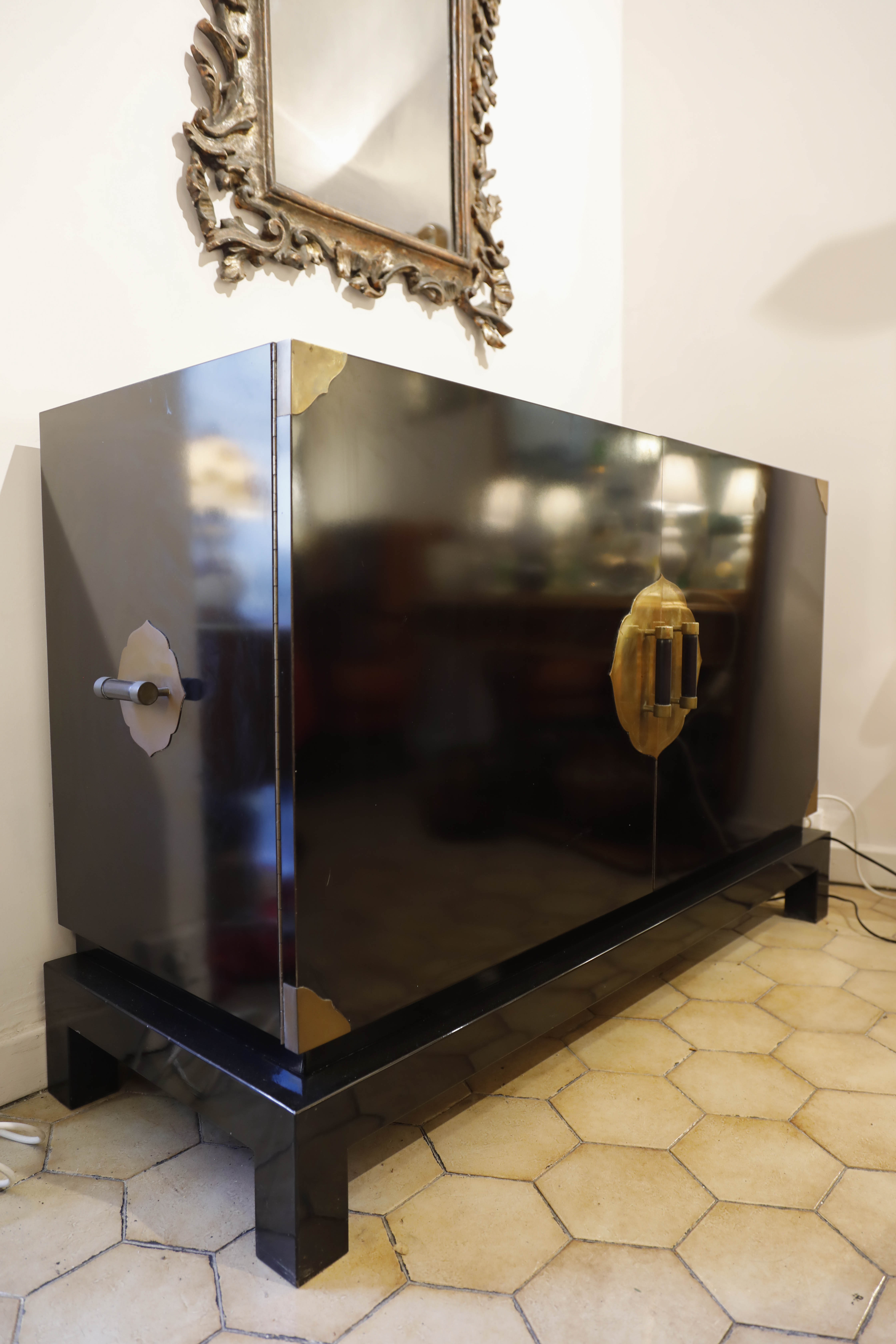 Black lay line buffet design italy 70