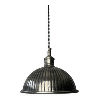 Old industrial workshop pendant in metal