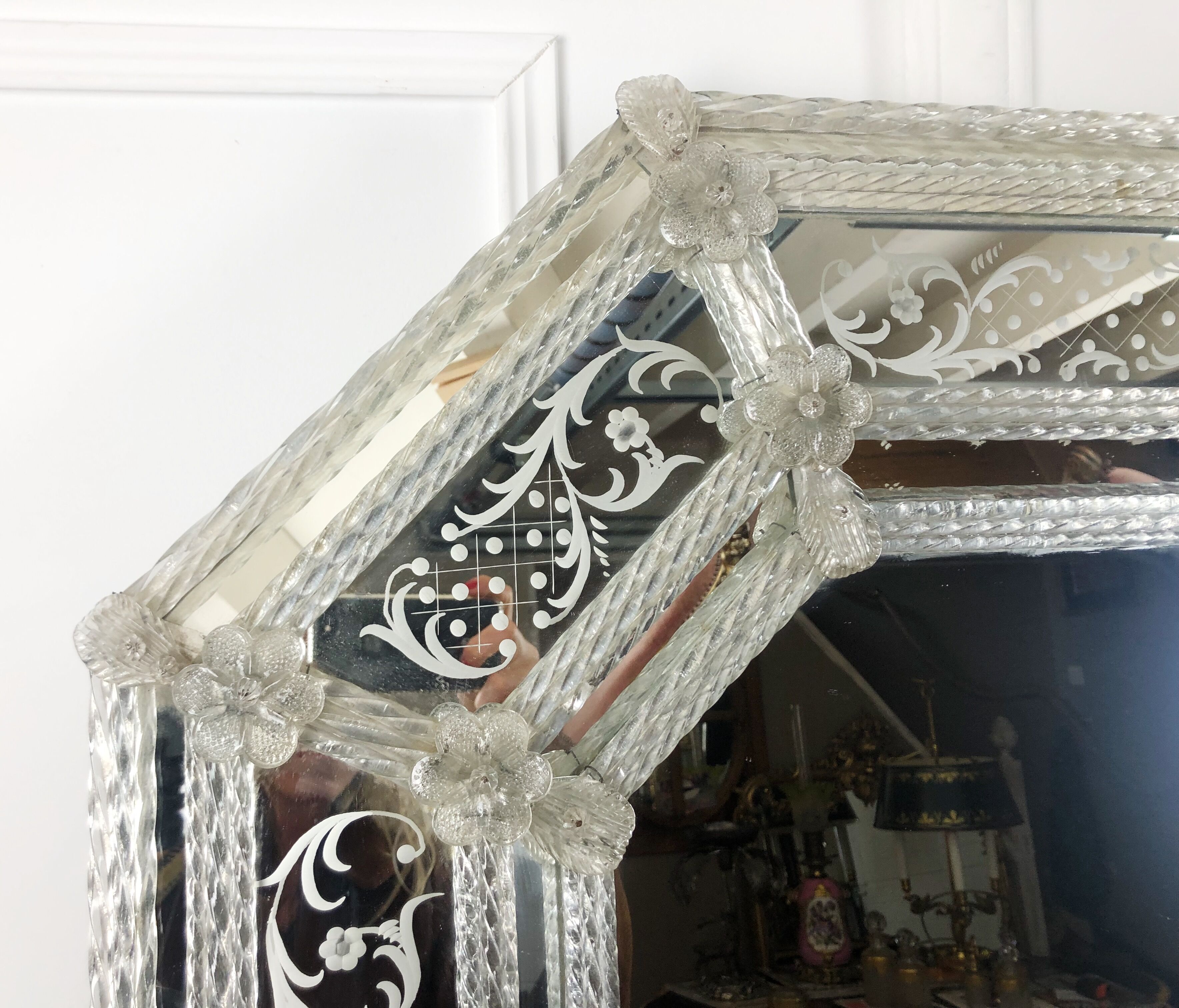 Venetian mirror to parecloses of the 1930s Murano glass 52 x 43 cm