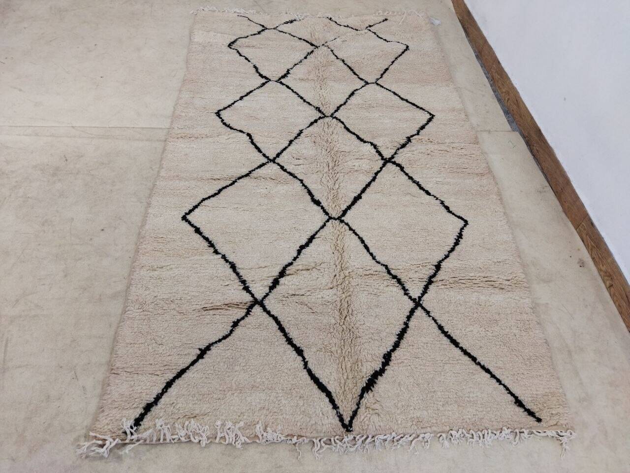 Handmade wool Berber rug 255 x 150 cm