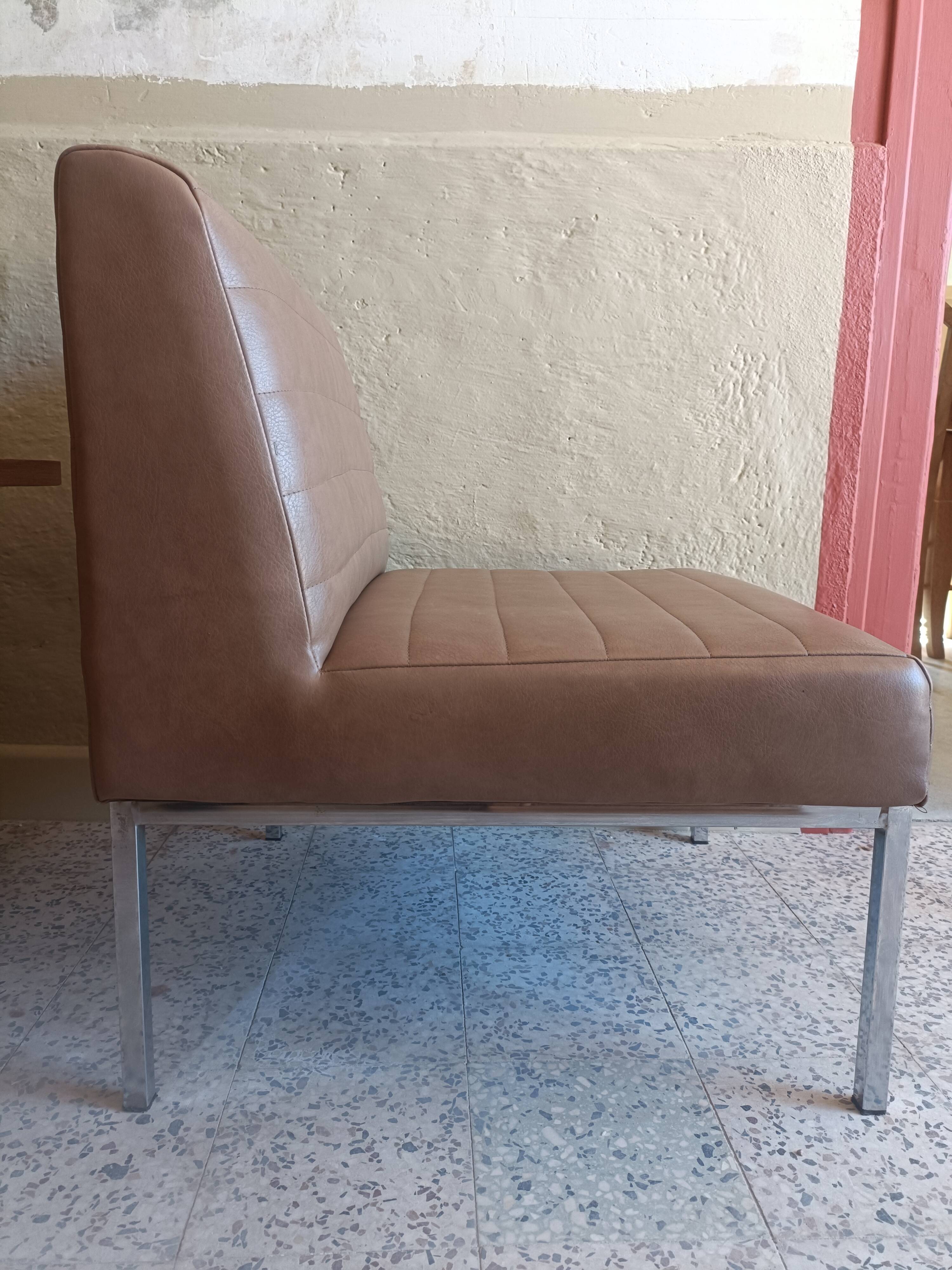 Chauffeuse fauteuil vintage en chrome/skaï