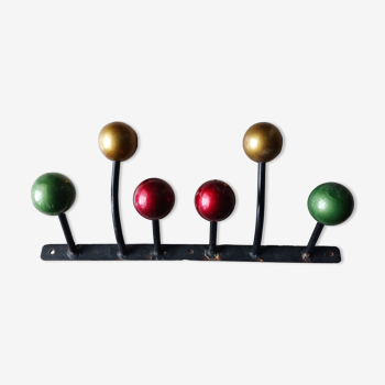 Wall coat rack in wrought iron, 6 balls of colors in wood bis